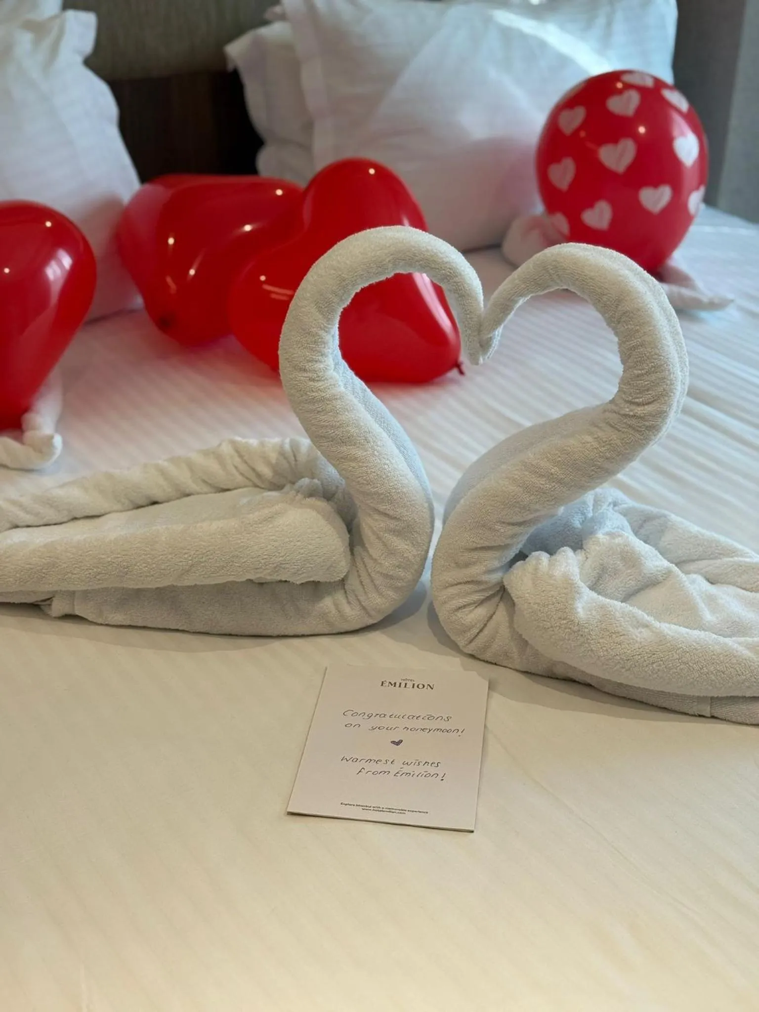 Property building, Bed in Emilion Hotel