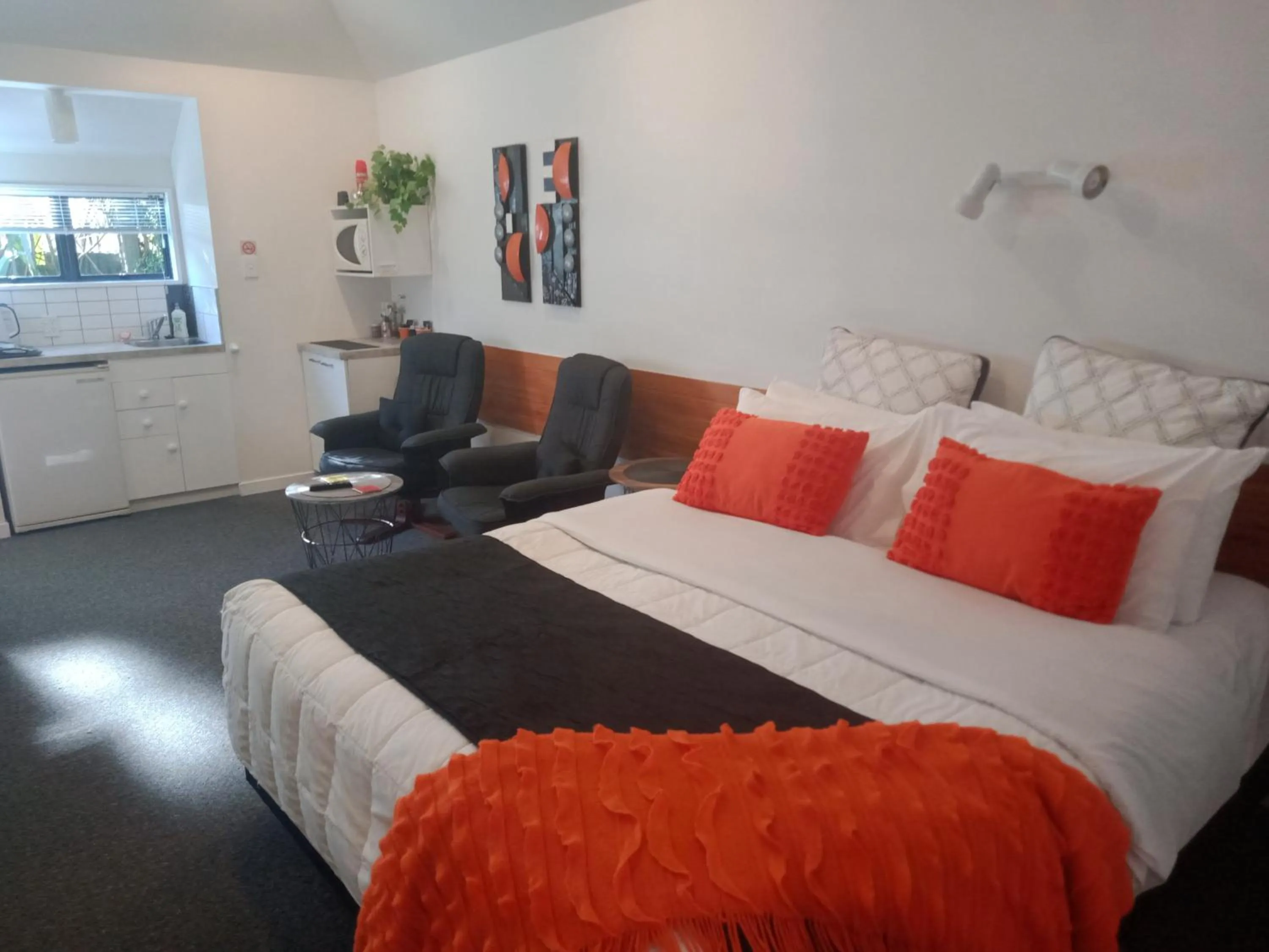 Bed in Four Peaks Motel