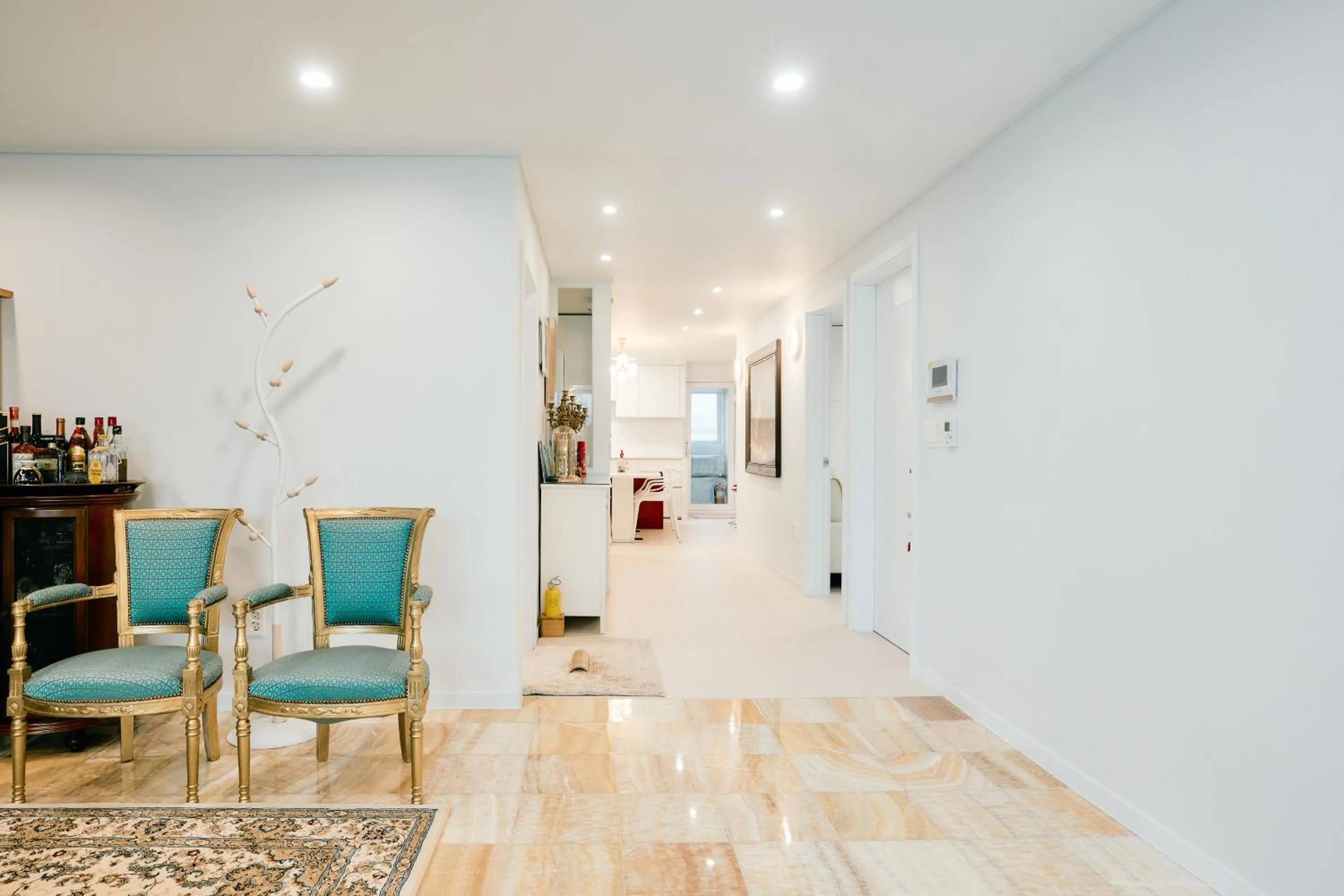 Communal lounge/ TV room in Garosugil Homestay - Female Only