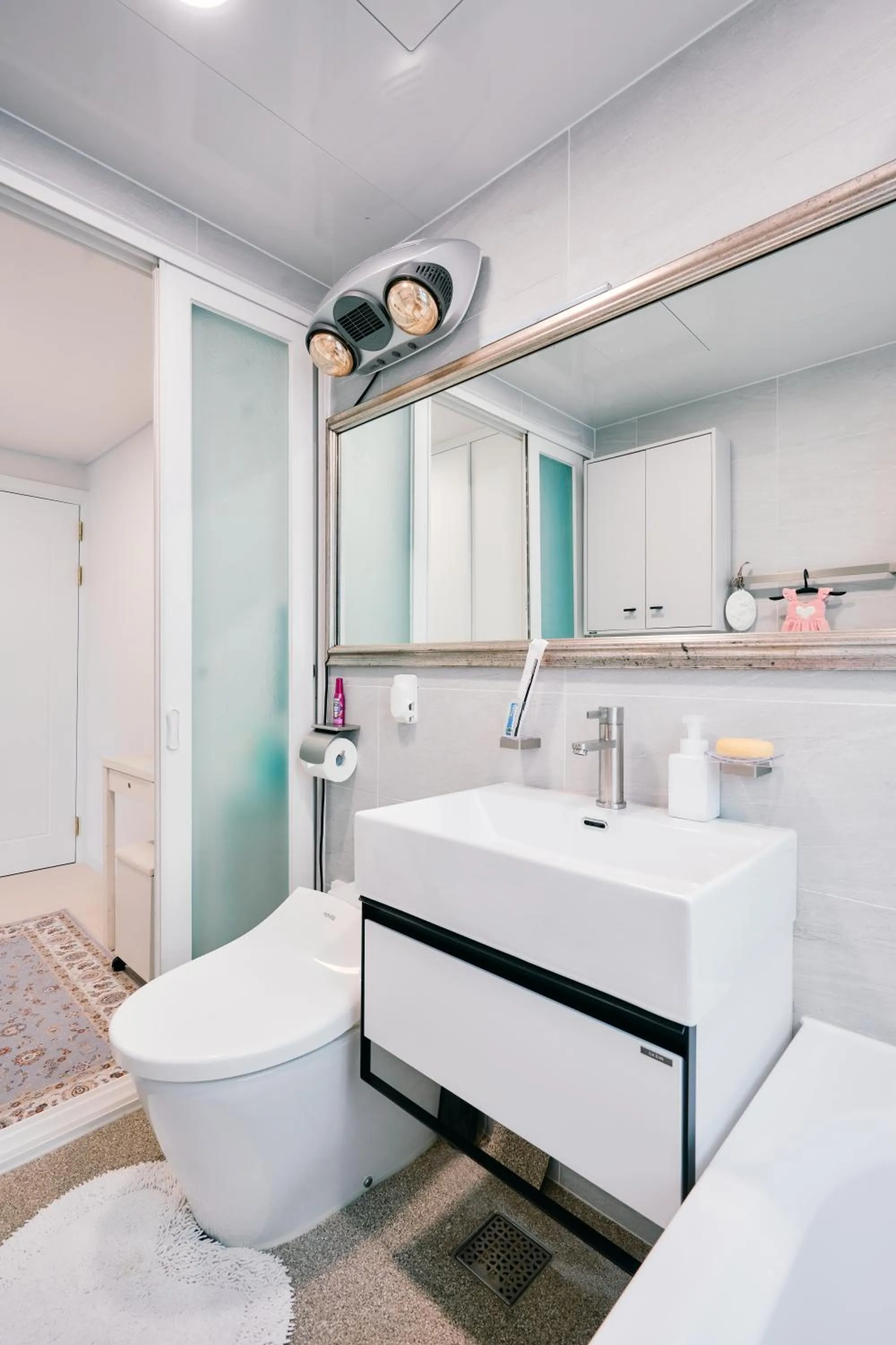 Toilet, Bed in Garosugil Homestay - Female Only