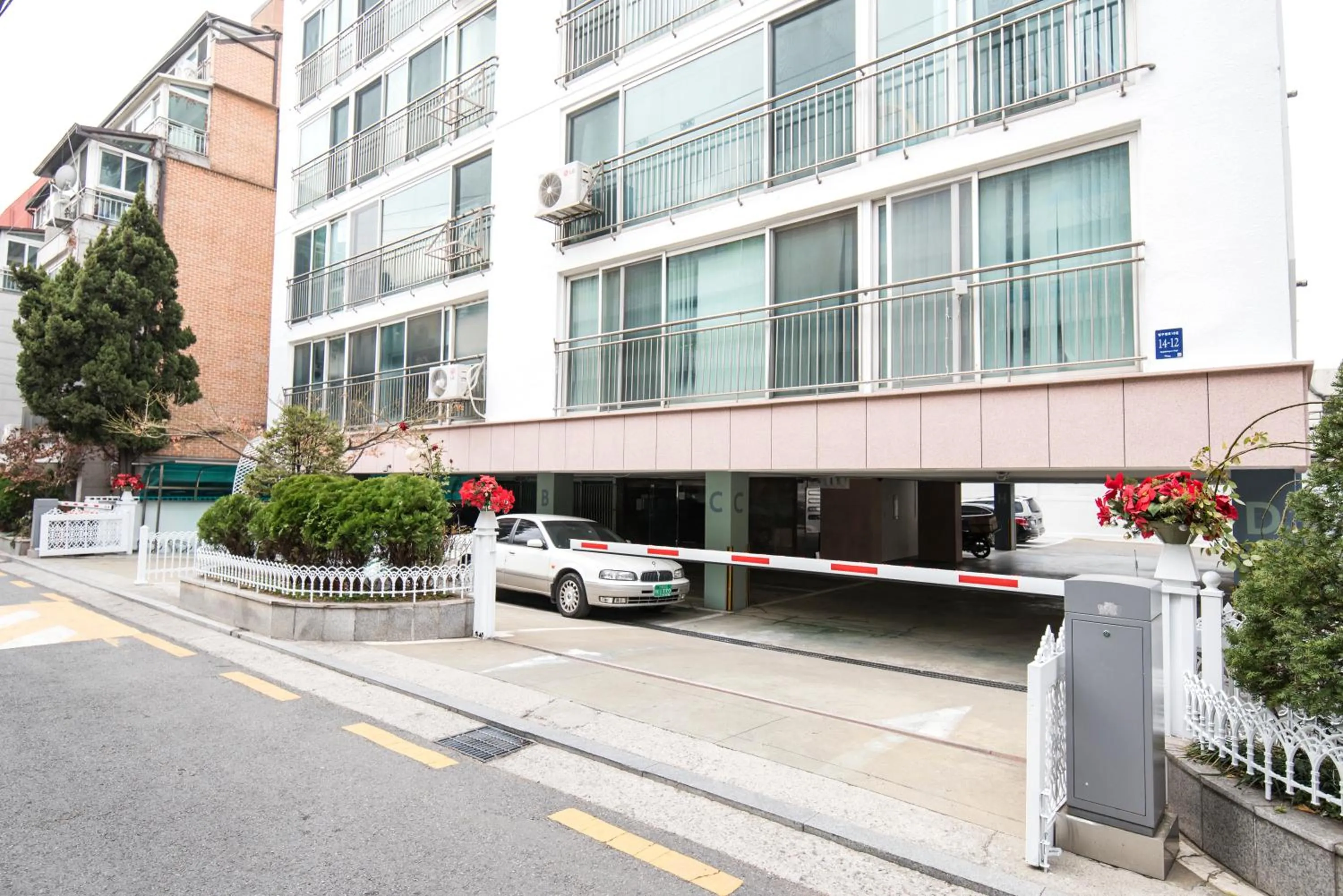 Property building in Garosugil Homestay - Female Only