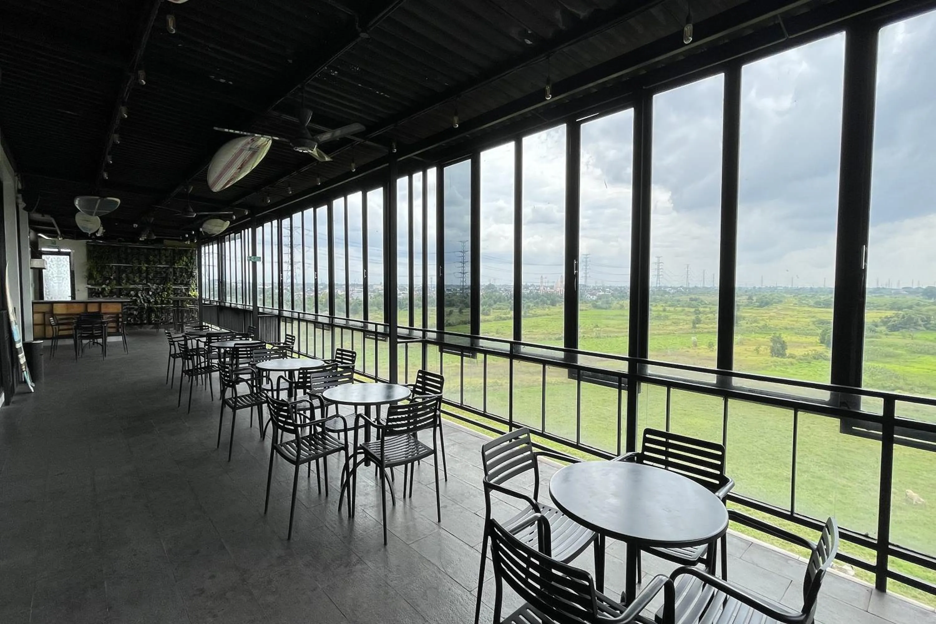 Restaurant/places to eat in Lemo Hotel Serpong