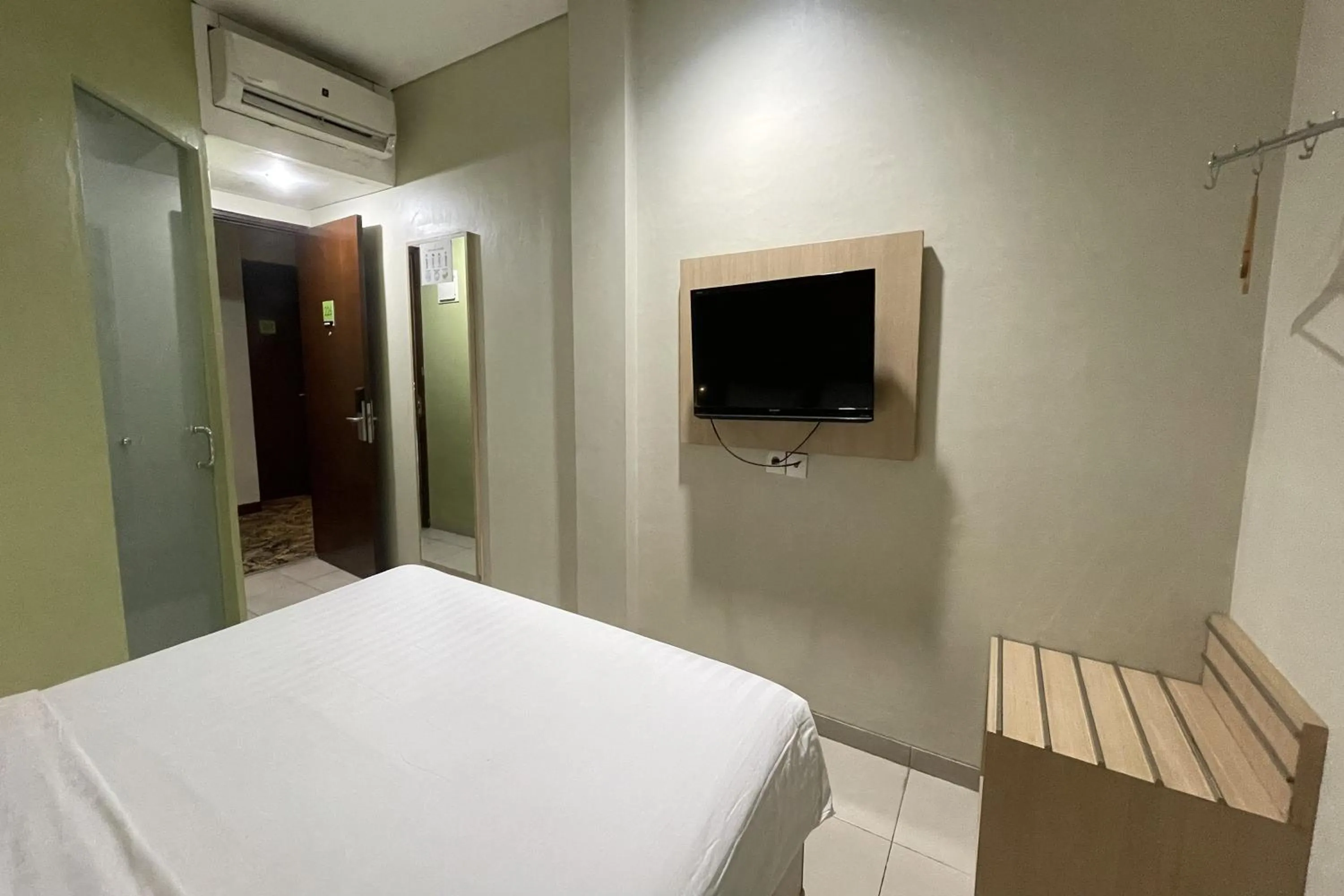 Bedroom, Bed in Lemo Hotel Serpong