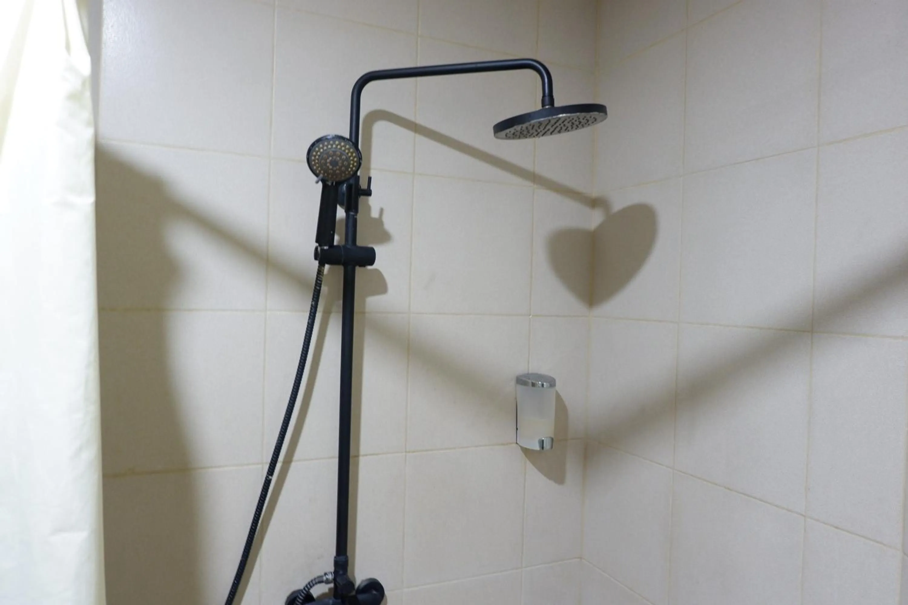 Shower in Lemo Hotel Serpong