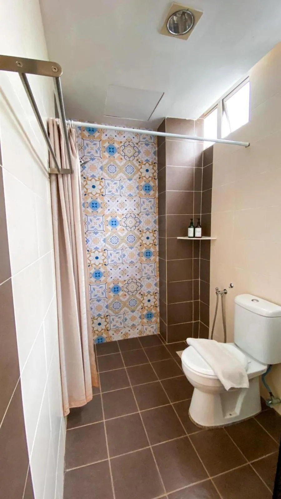 Queenspark Lovita Hotel