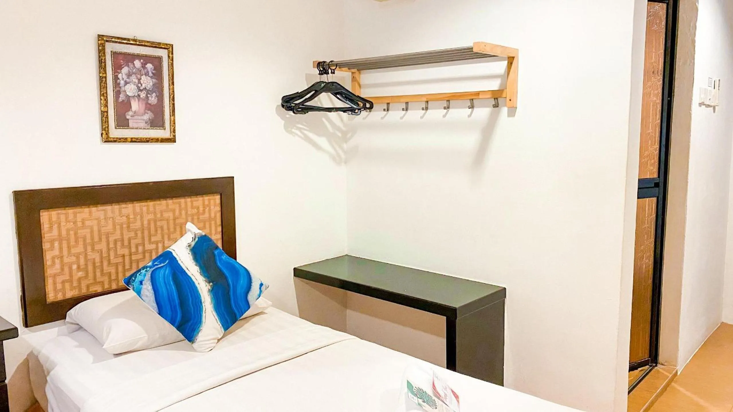 Queenspark Lovita Hotel