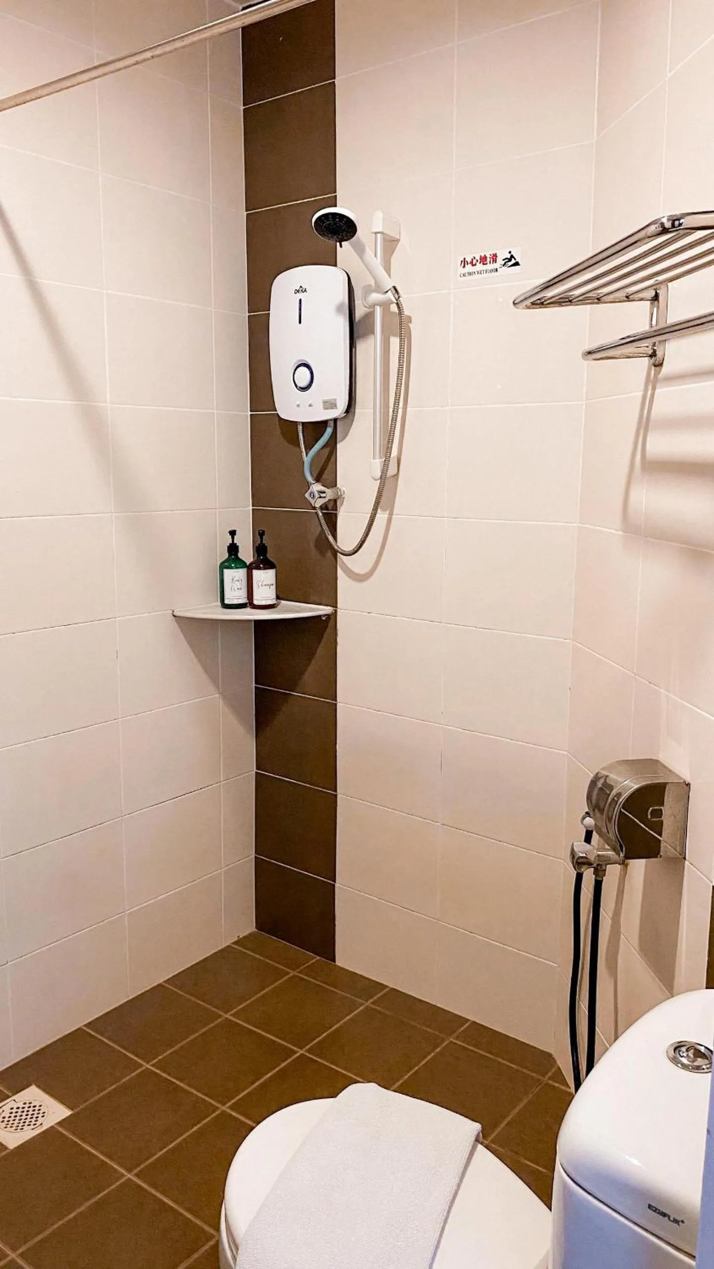 Queenspark Lovita Hotel