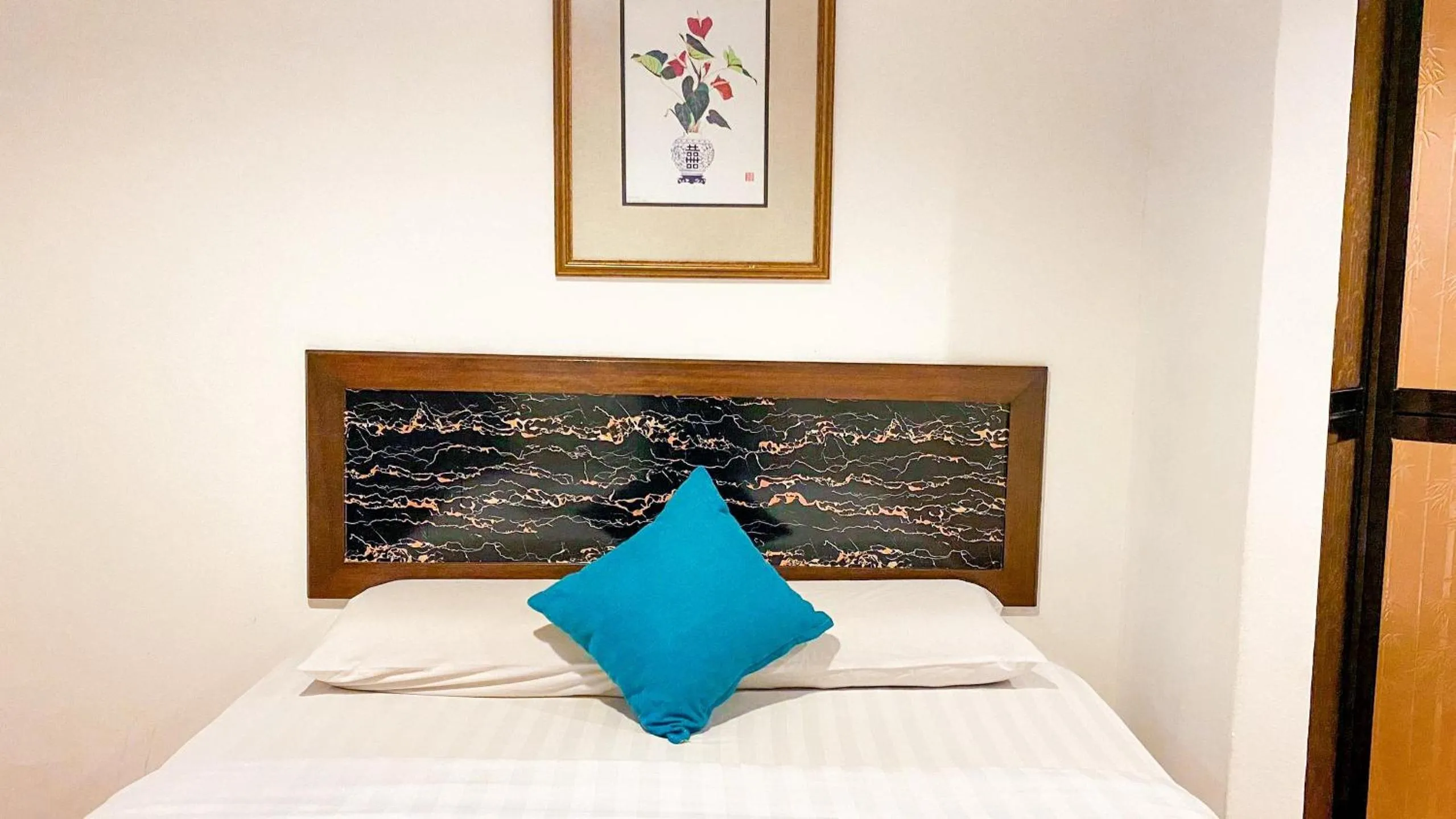 Queenspark Lovita Hotel