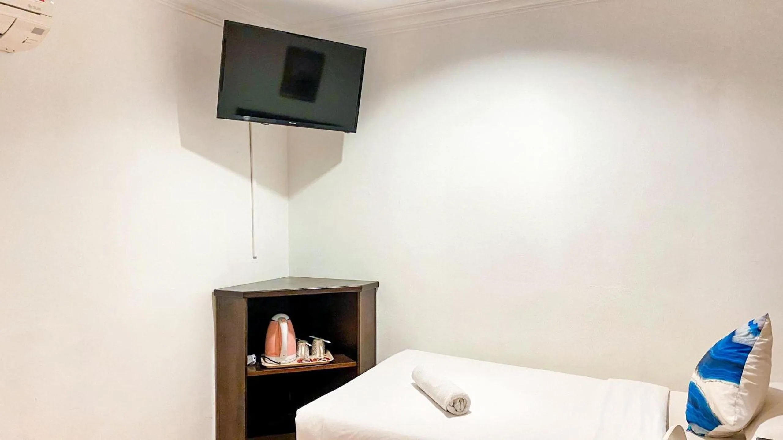 Queenspark Lovita Hotel