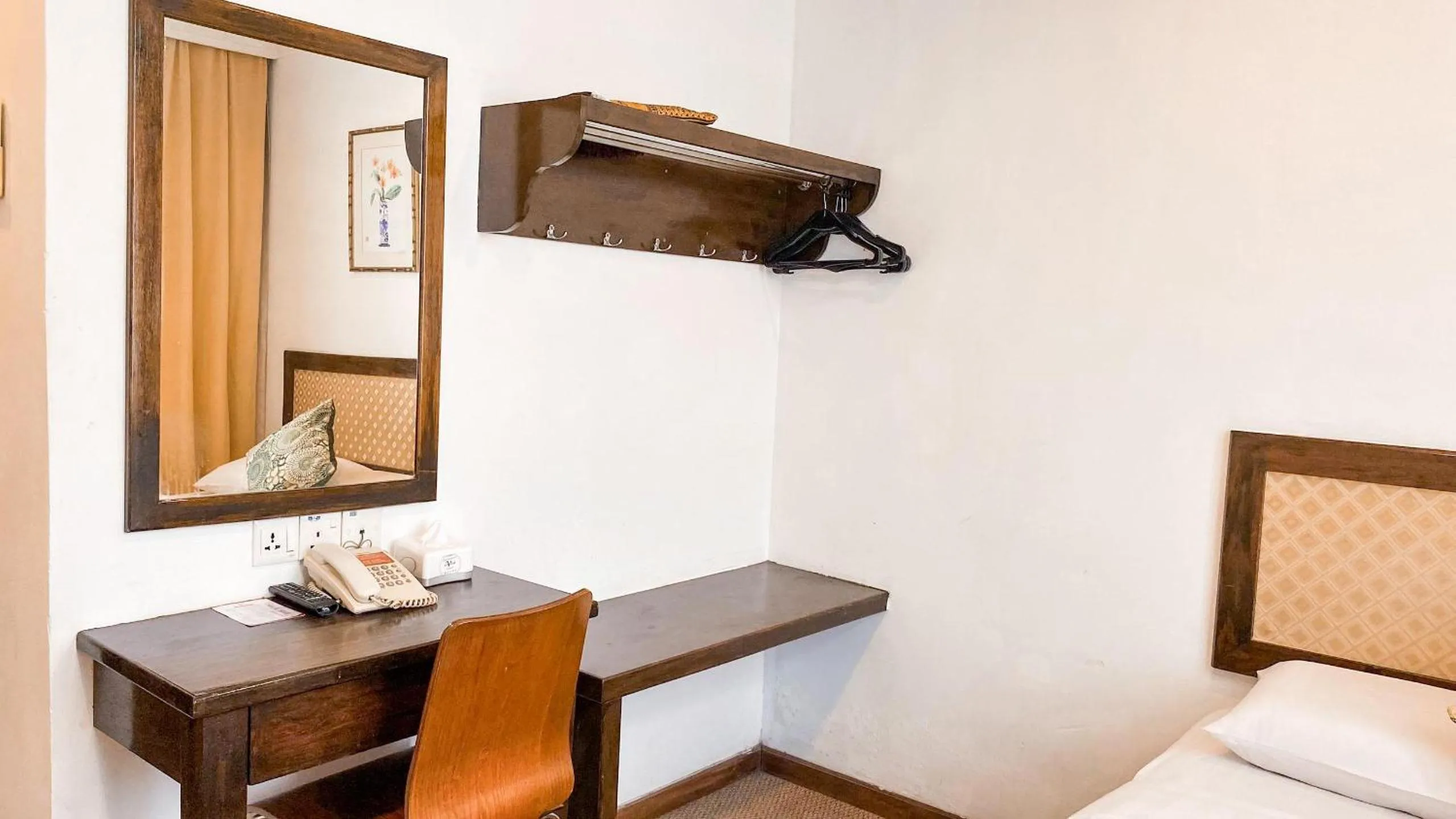 Queenspark Lovita Hotel