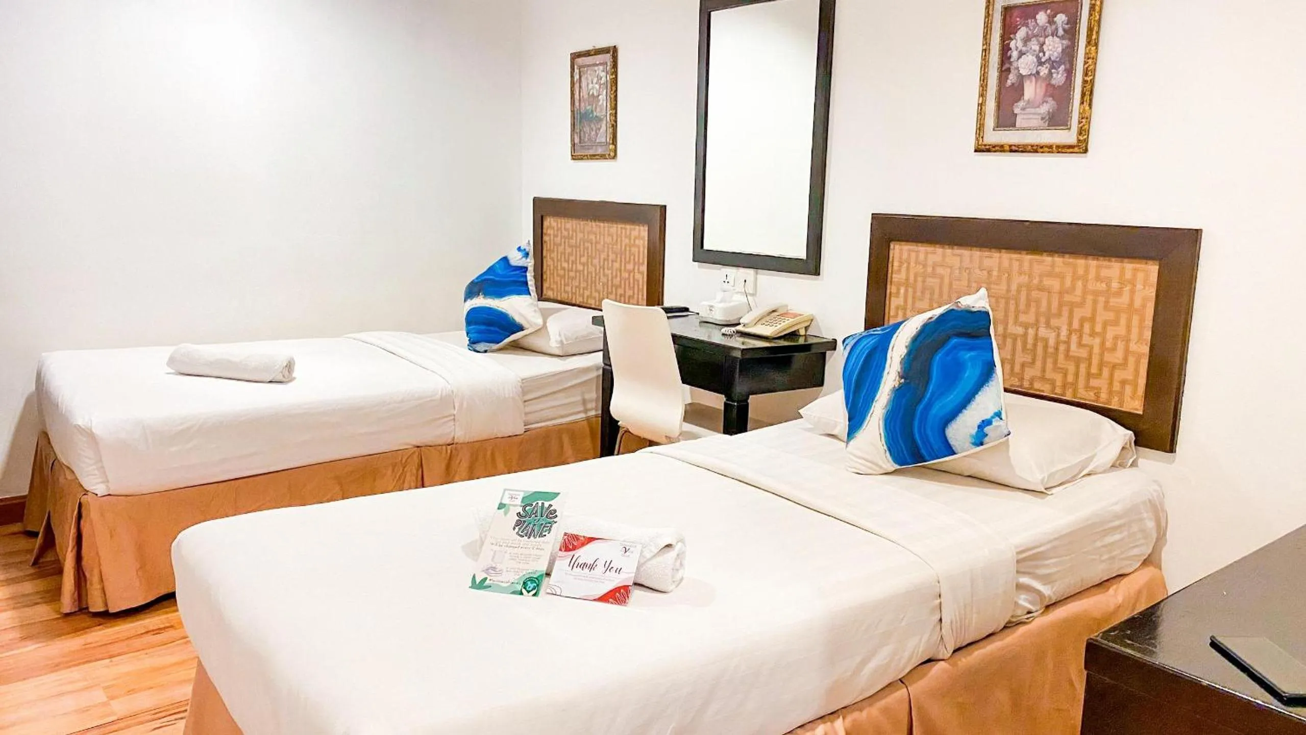 Queenspark Lovita Hotel