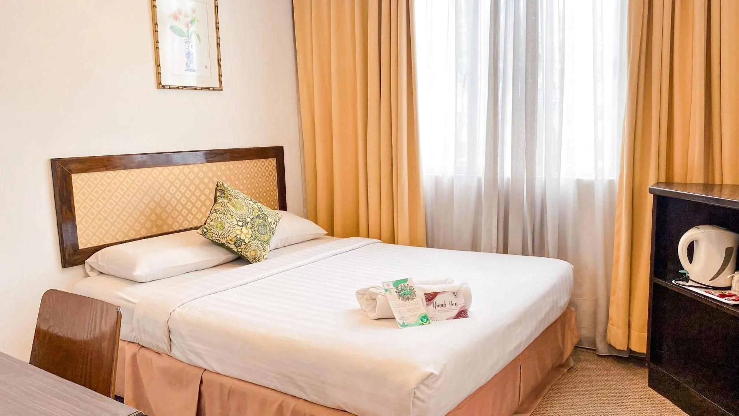 Queenspark Lovita Hotel