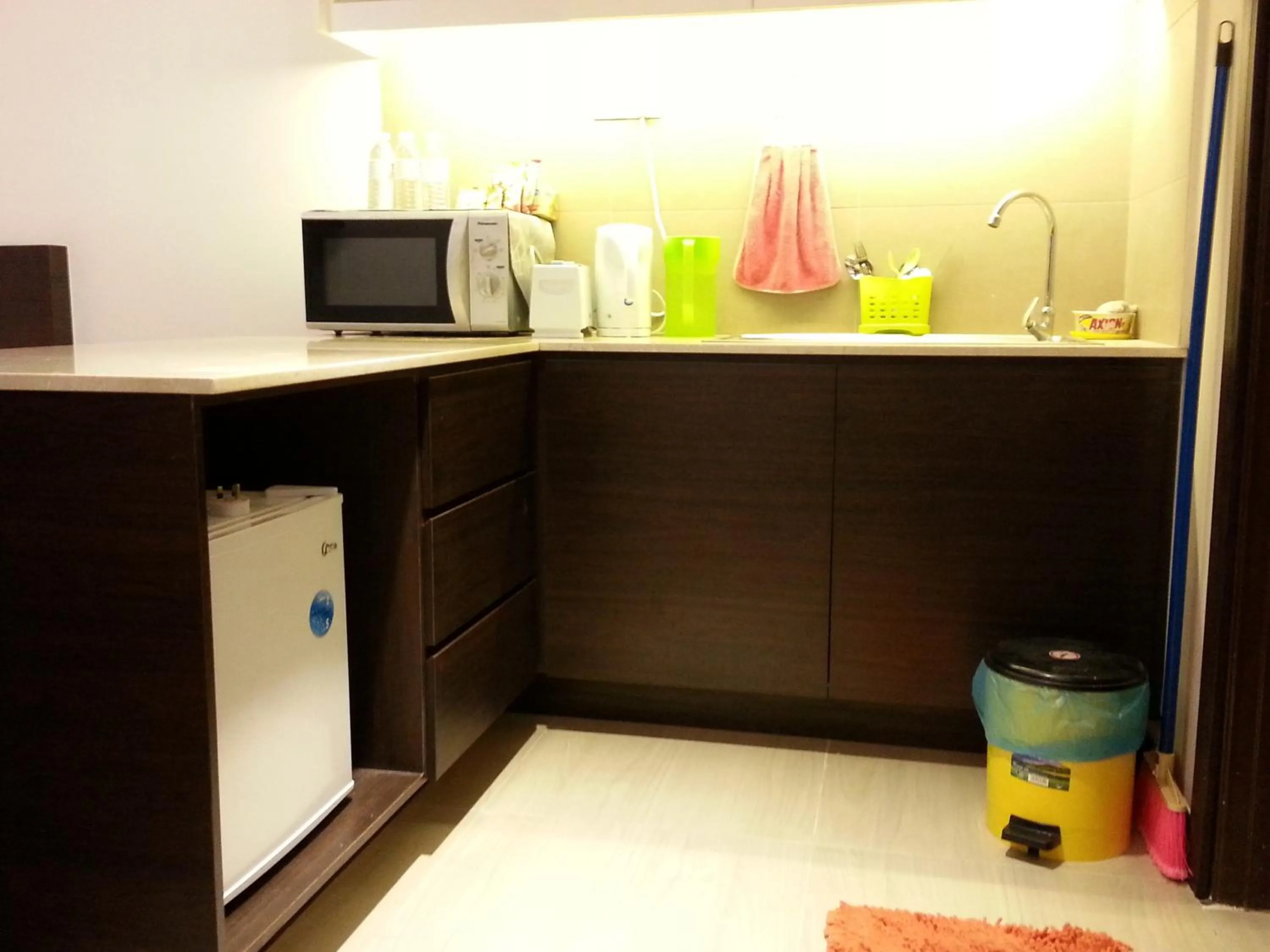 Kitchen or kitchenette in Best Studio Guest House