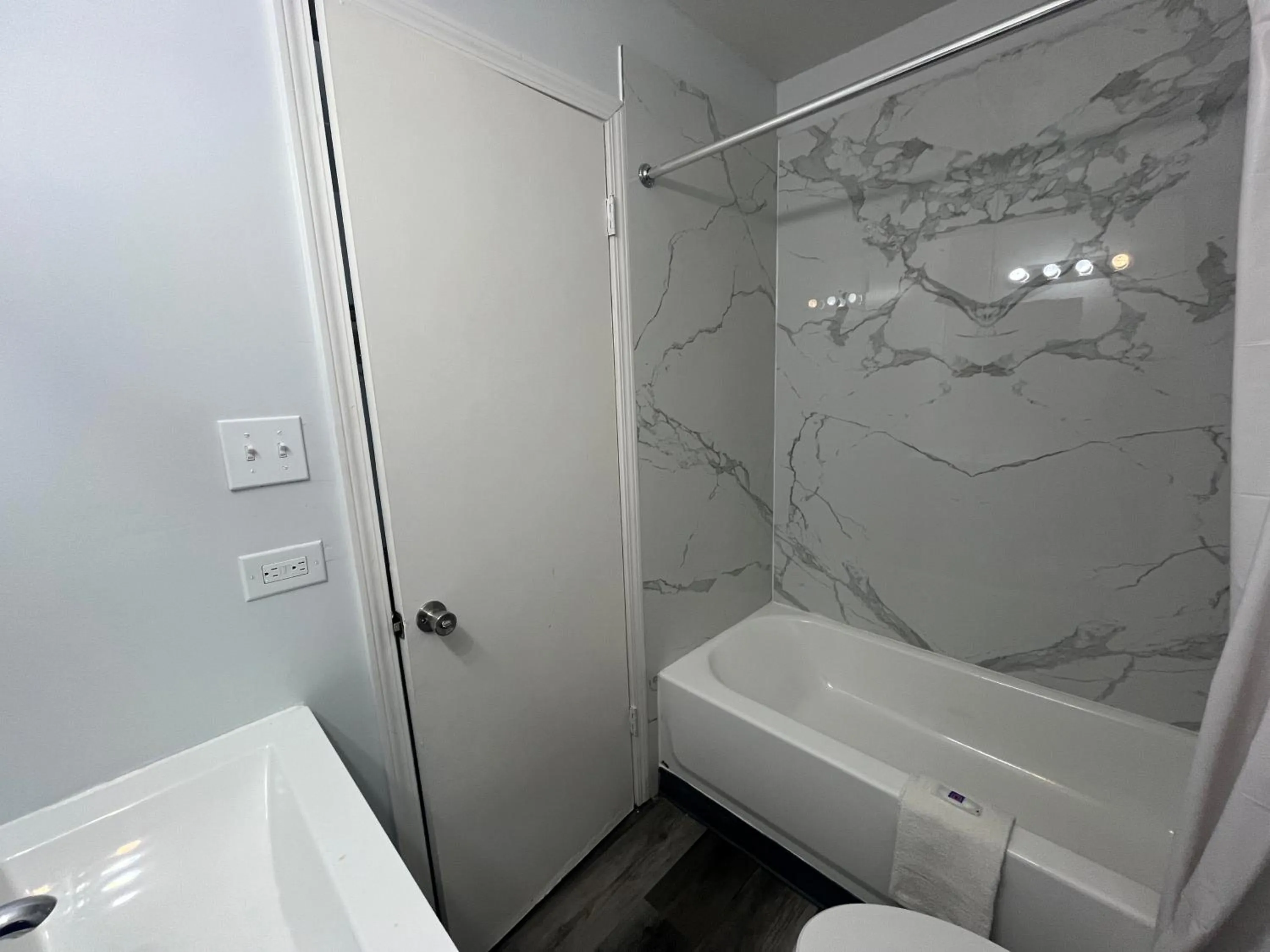 Bath in Motel 6 Chicago, IL - Halsted