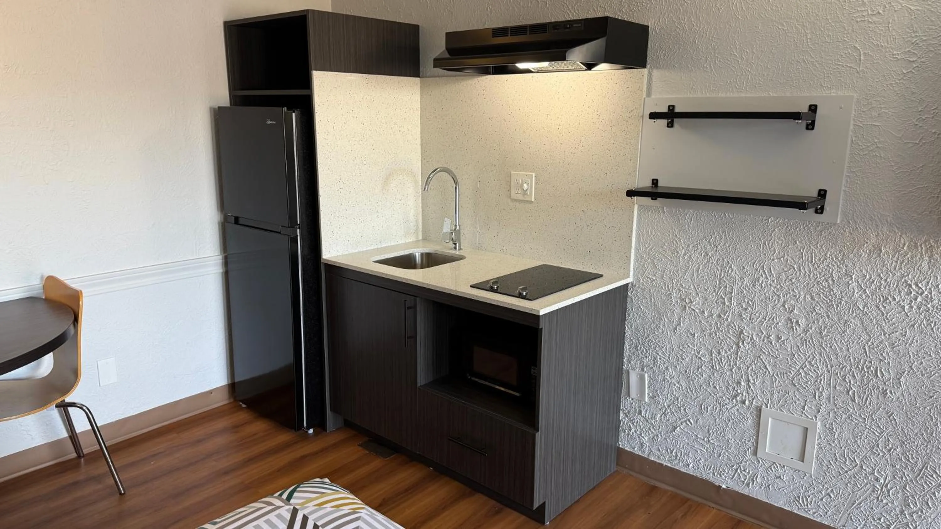 Kitchen or kitchenette in Studio 6 Beaumont, TX