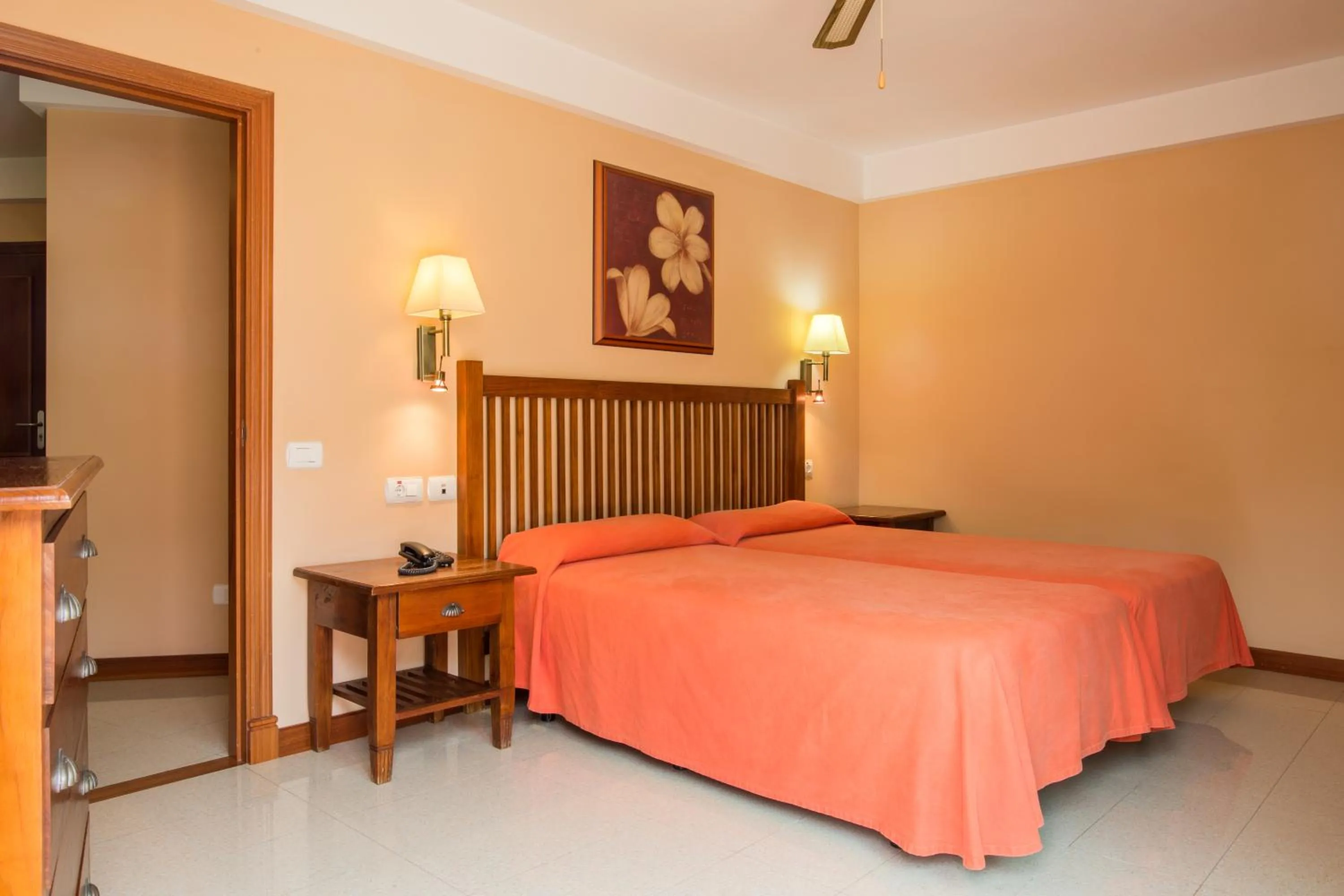 Bed in Aparthotel El Galeón