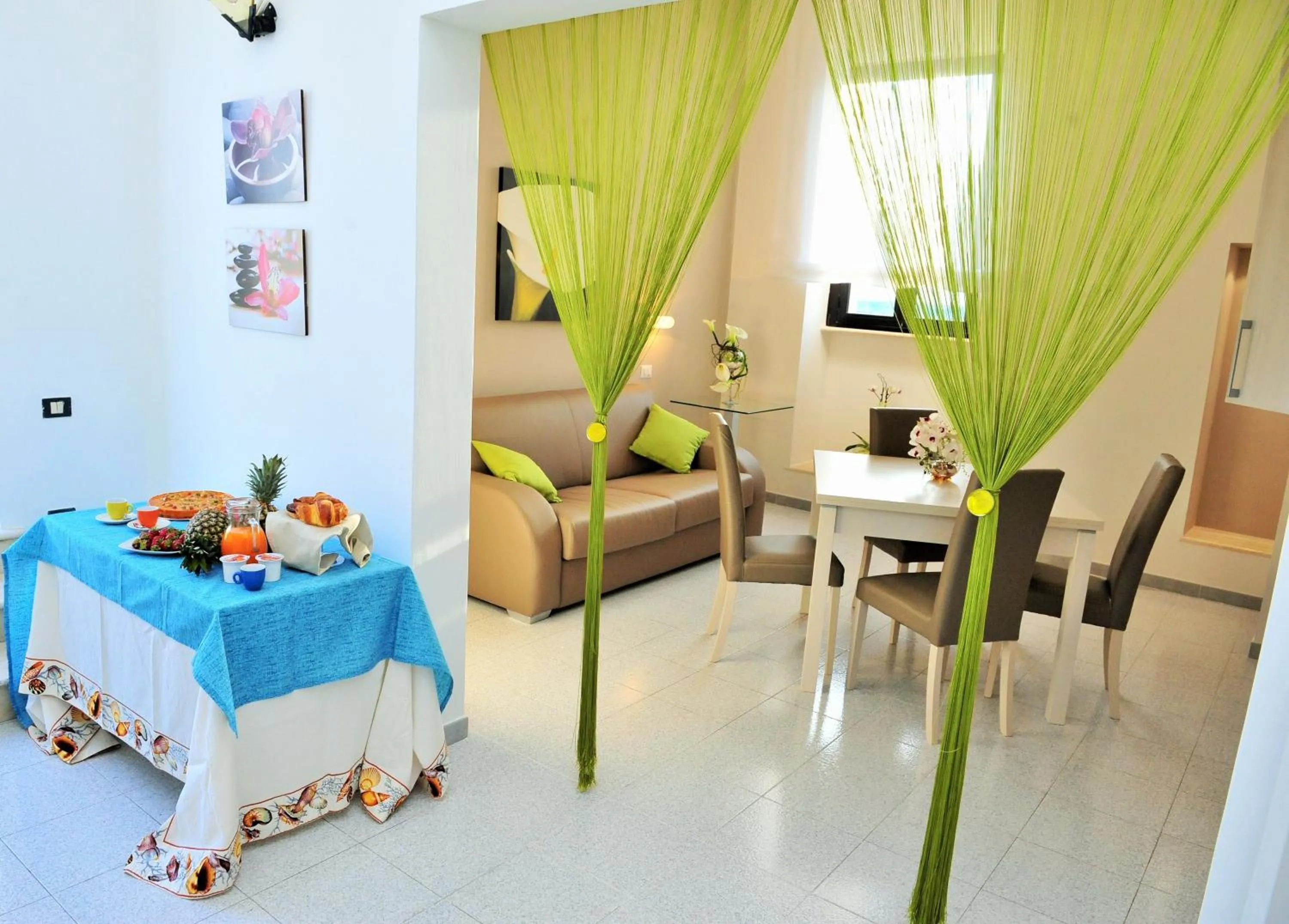 Communal lounge/ TV room in Acquamarina B&b