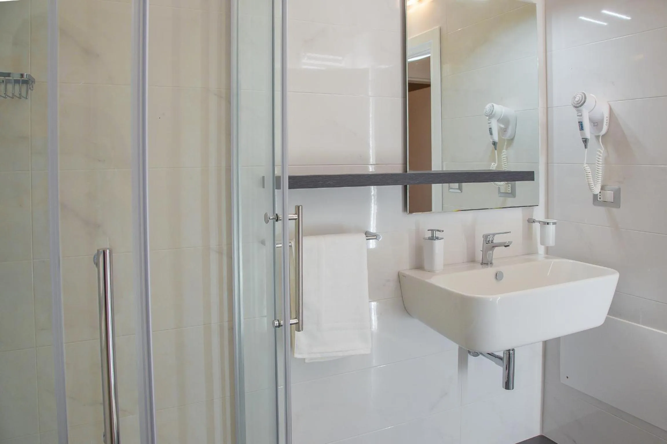 Shower in Acquamarina B&b