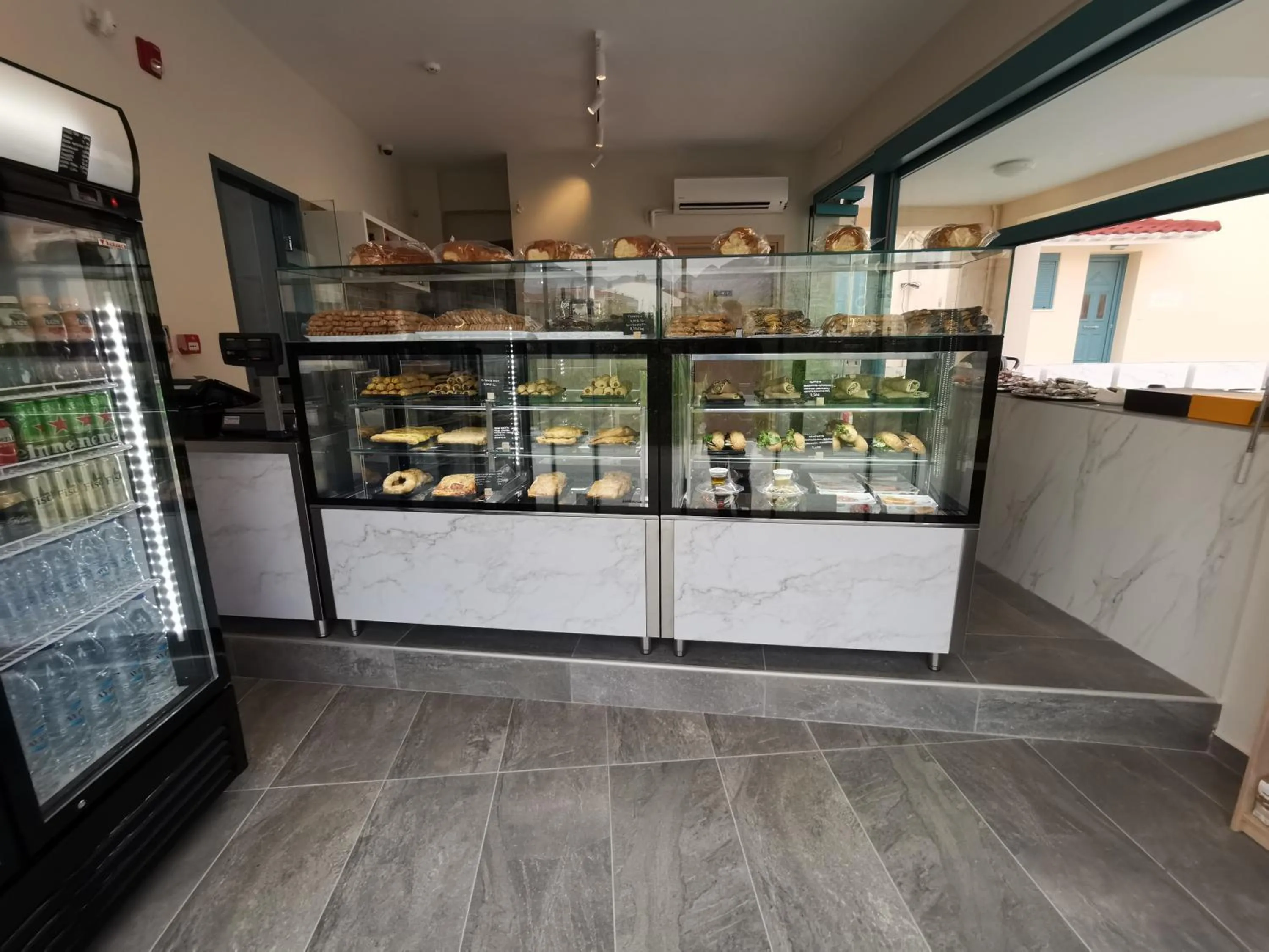 Restaurant/places to eat in Anemos Villas