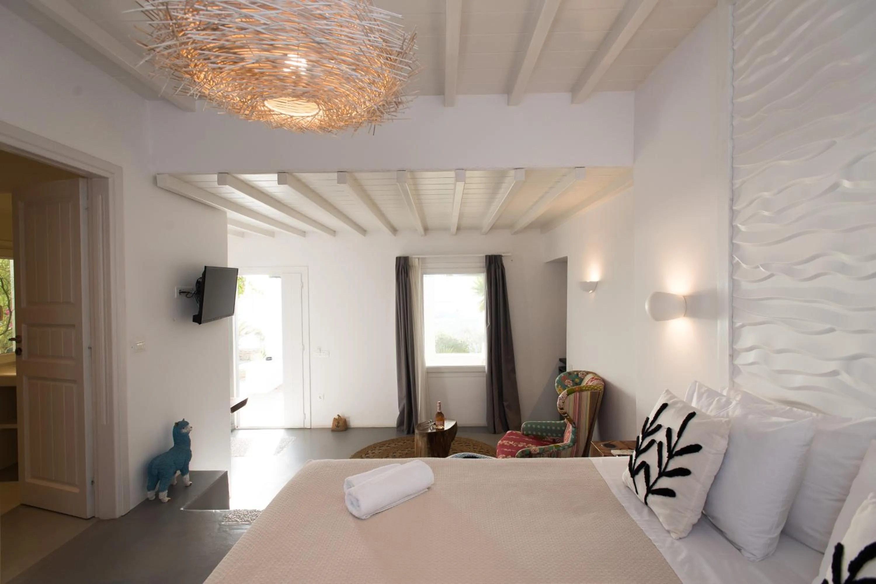 Photo of the whole room, Bed in Bellou Suites