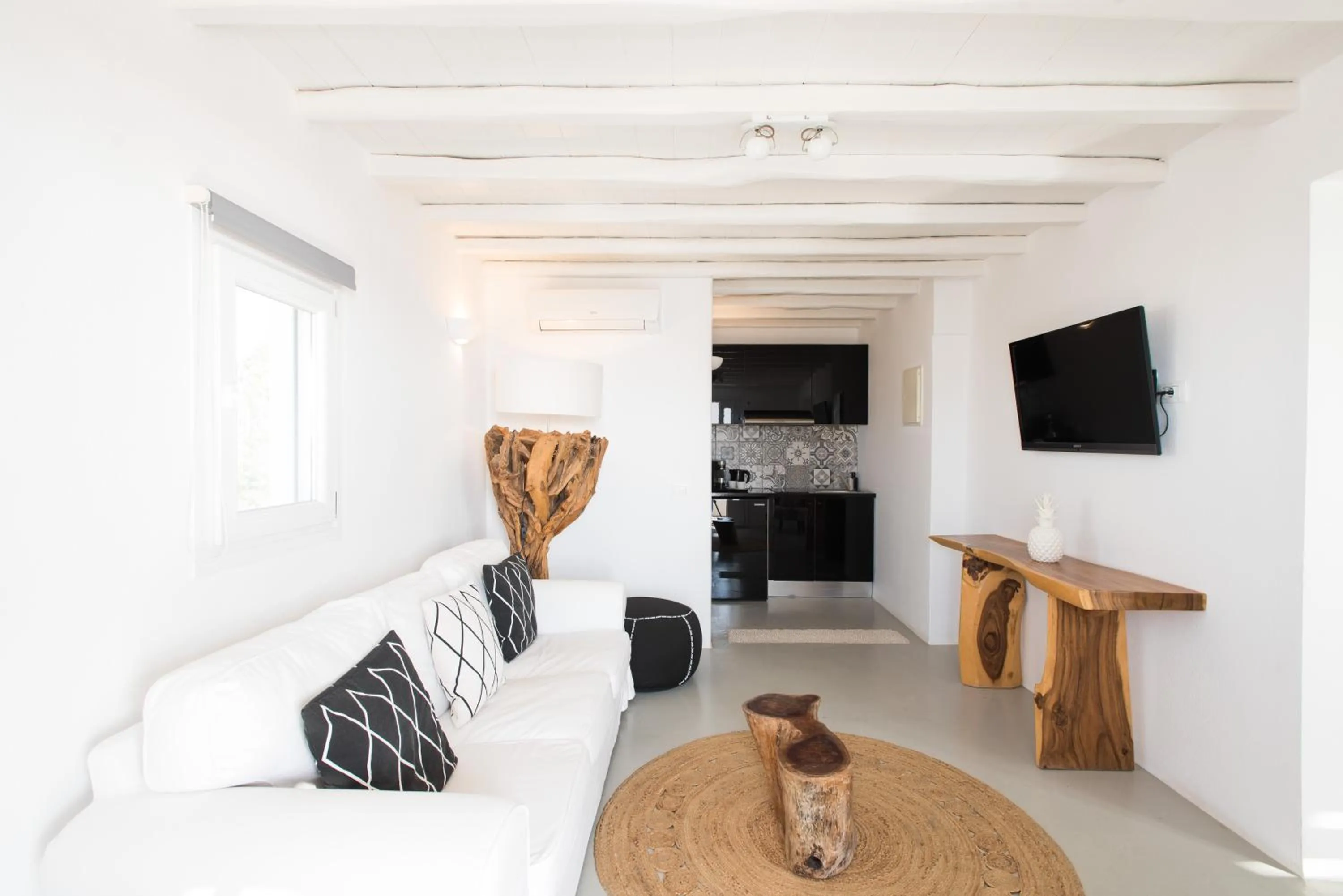 Photo of the whole room in Bellou Suites