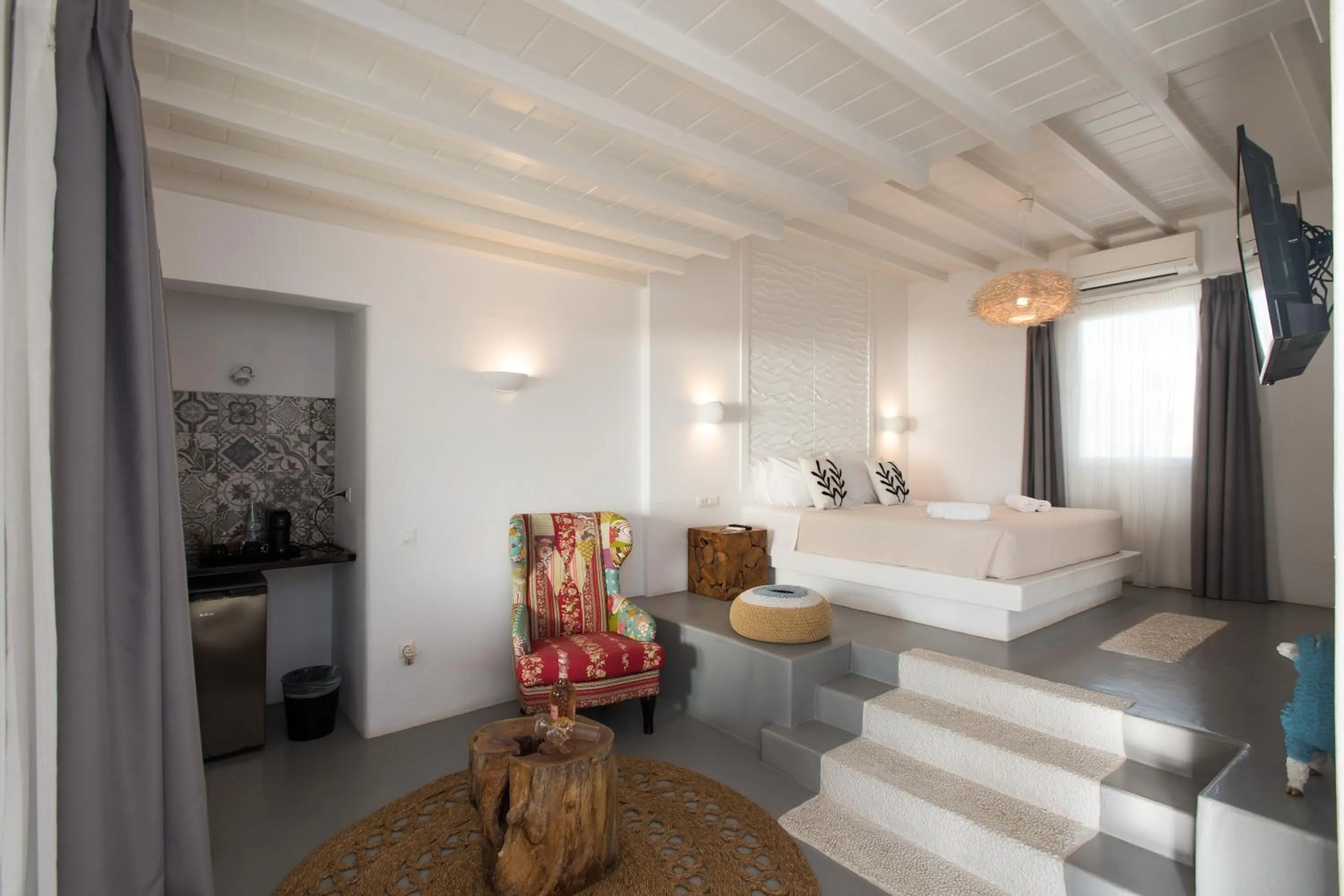 Photo of the whole room in Bellou Suites