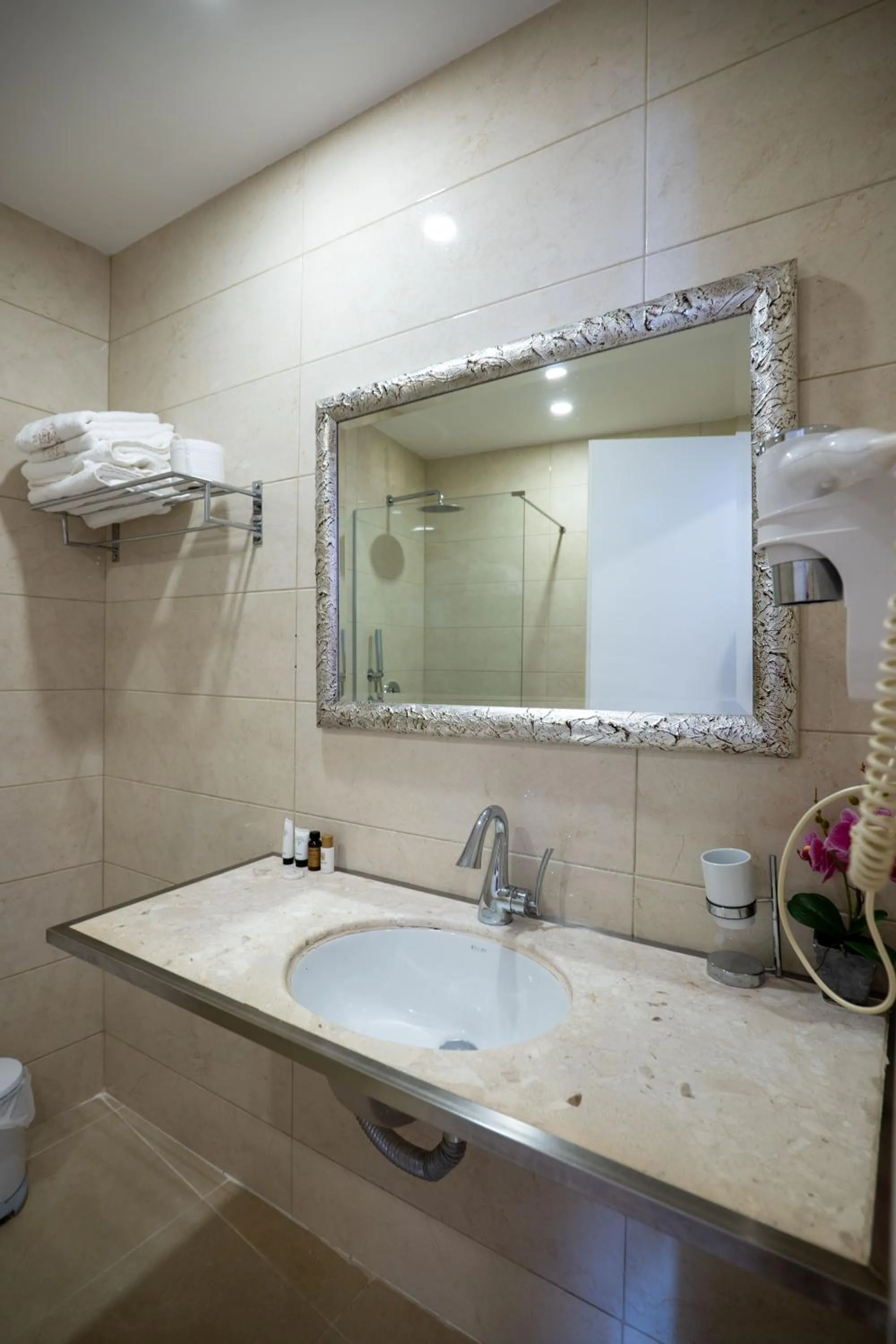 Shower in Hotel Sejko