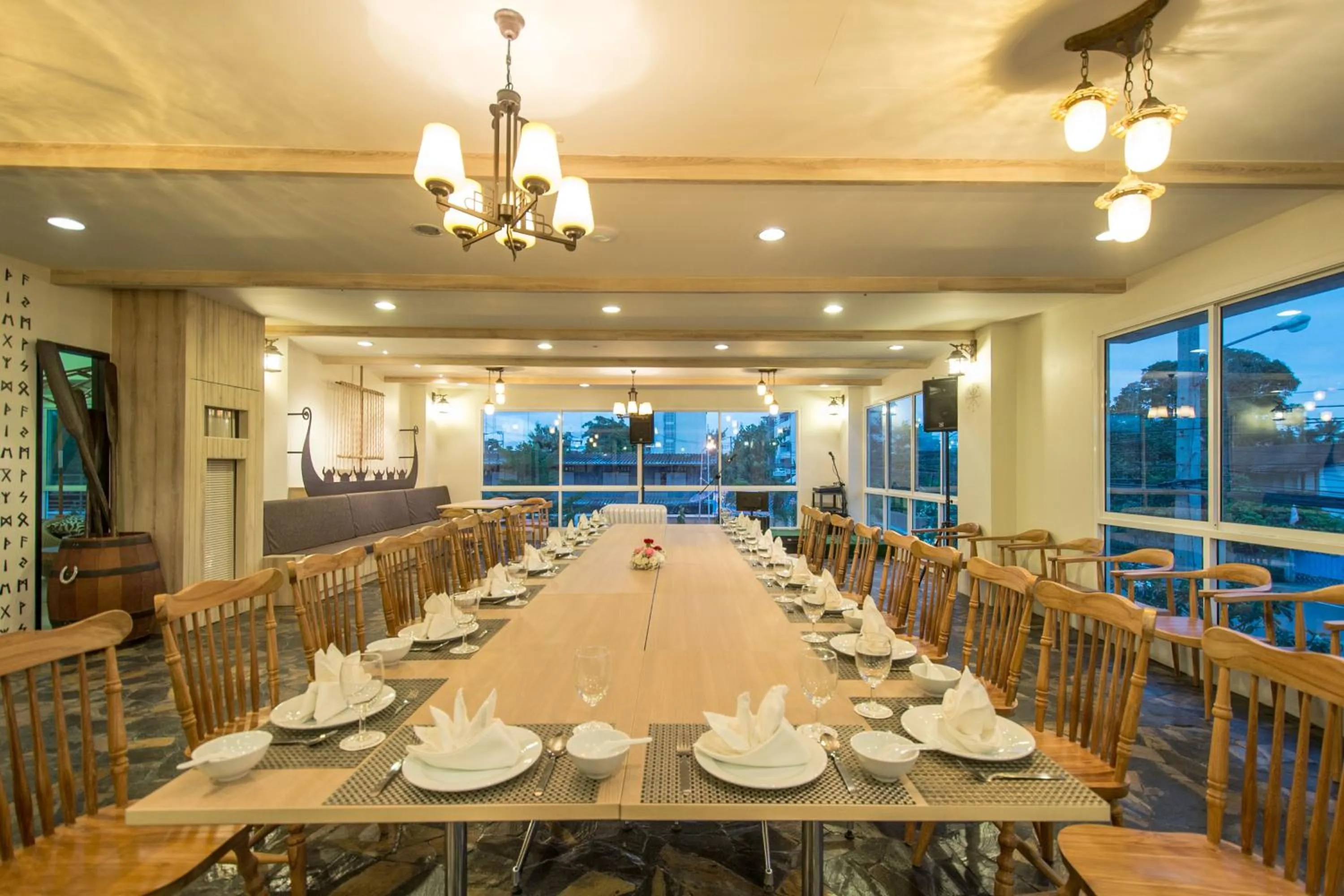 Restaurant/places to eat in Prachuap Grand Hotel