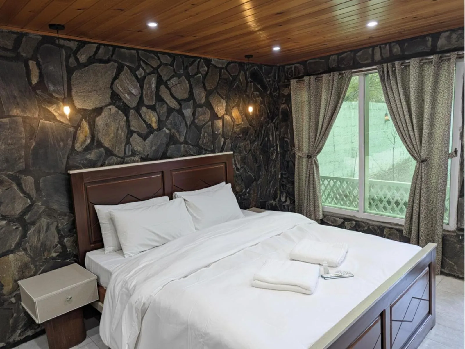 Bed in Comfort Hotel & Huts