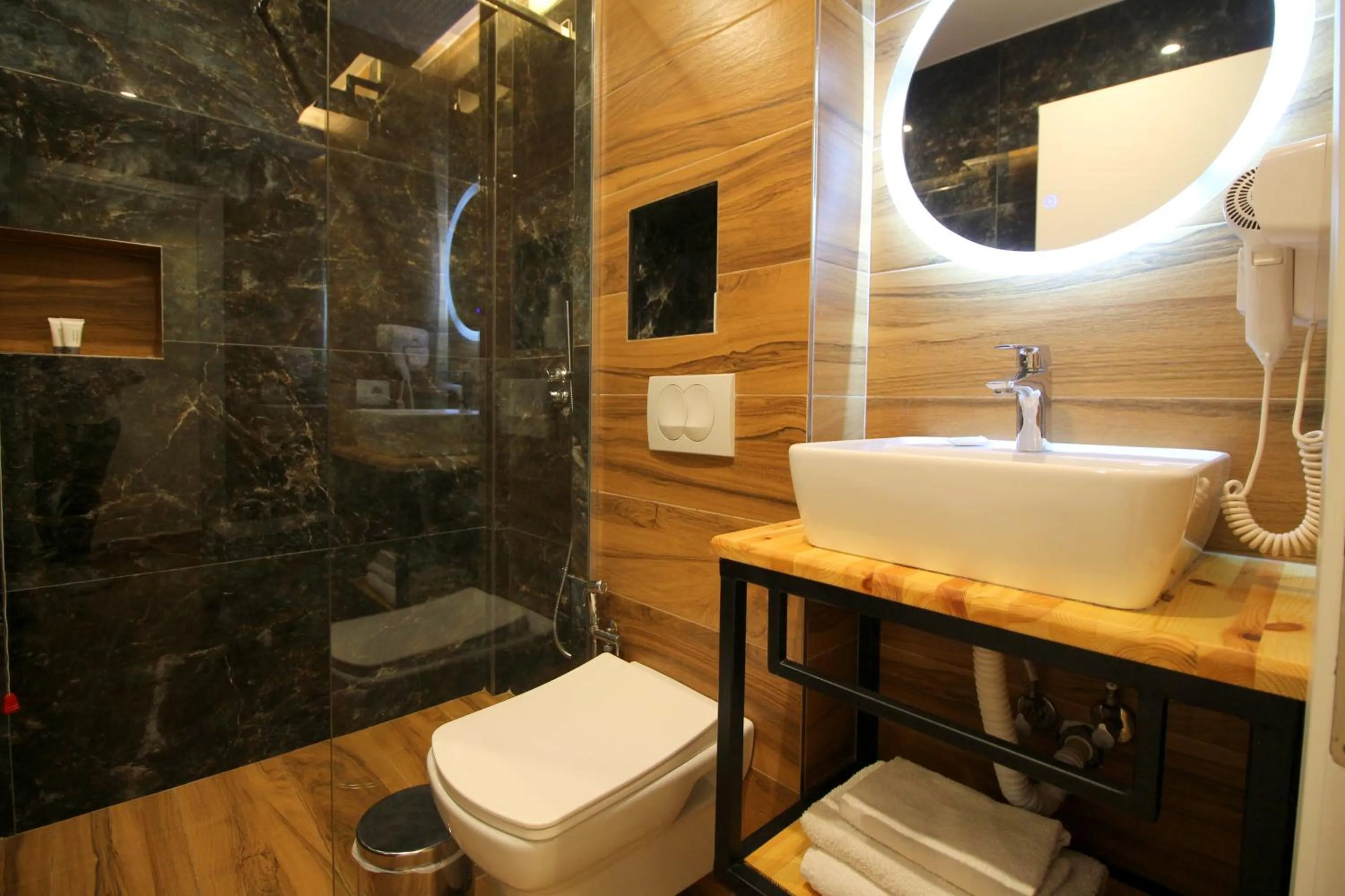 Shower in Hotel Havana