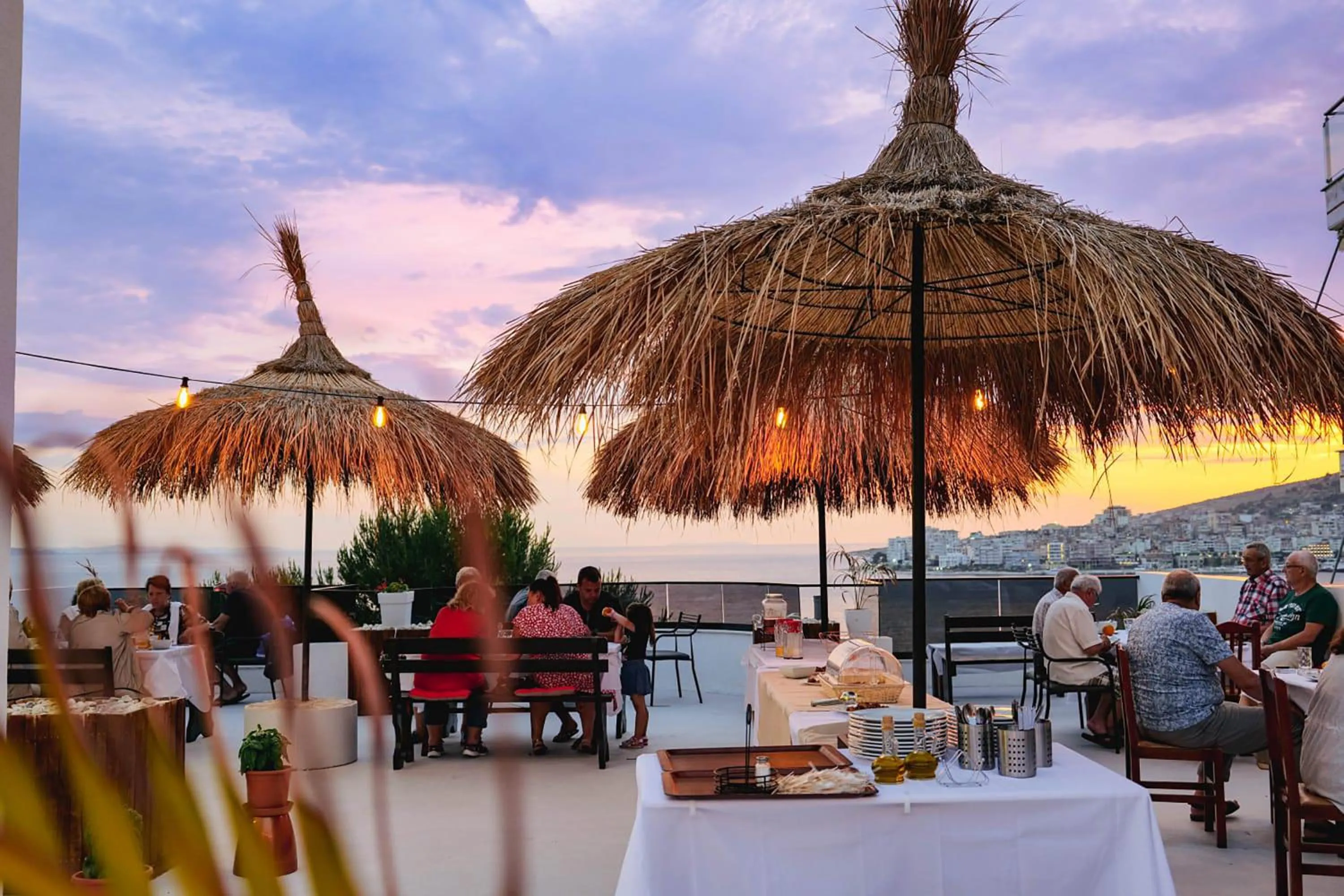 Restaurant/places to eat in Hotel Havana