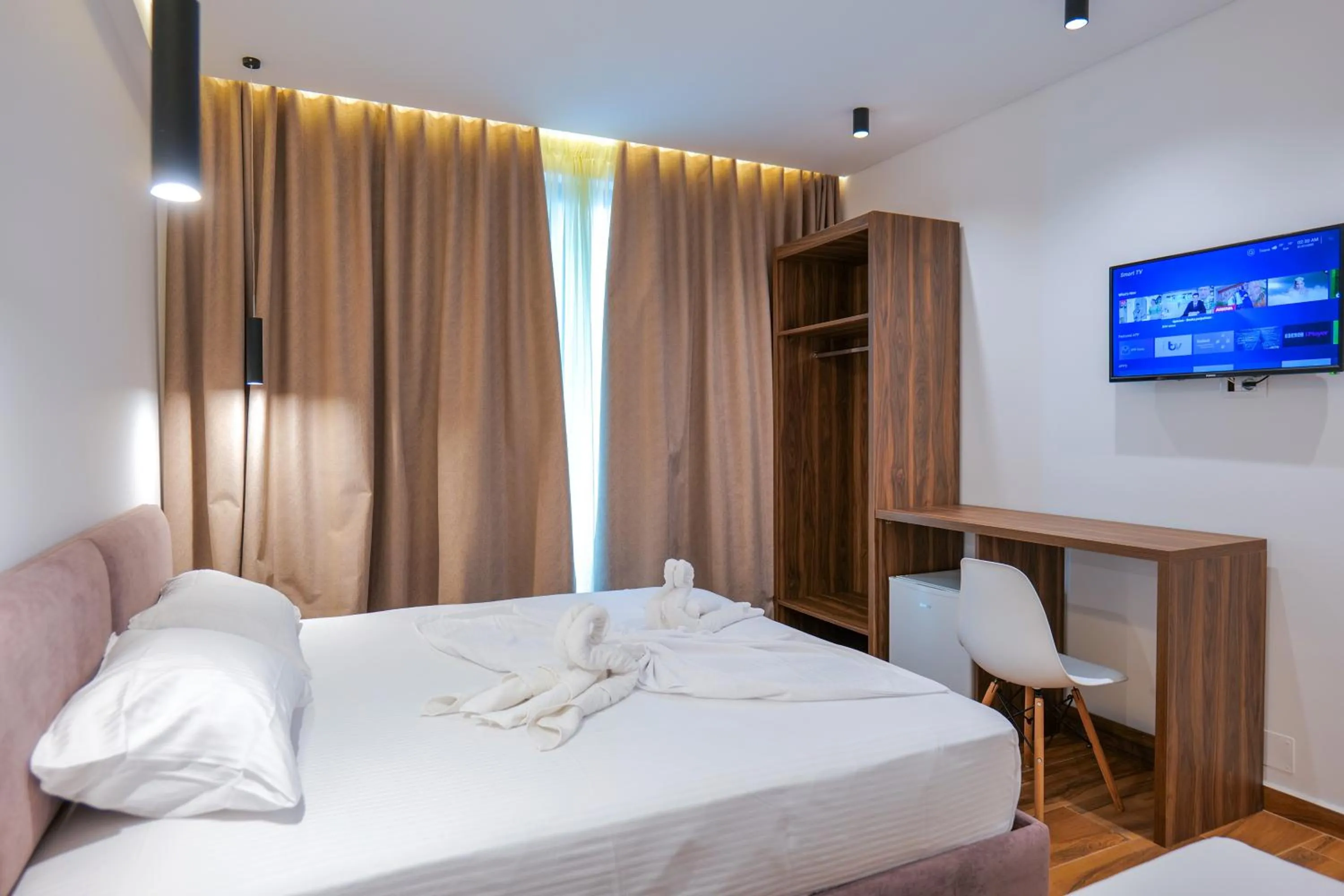 Communal lounge/ TV room, Bed in Hotel Havana