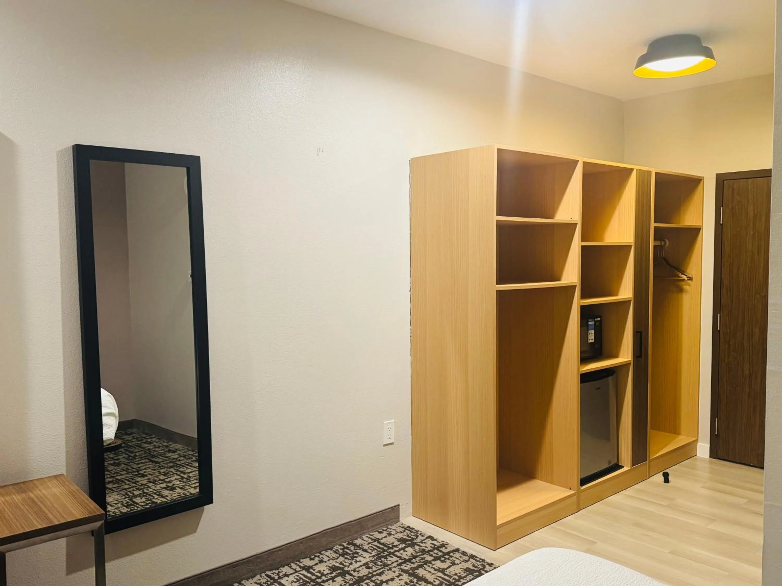 Living room in Best Western Plus Pearland/Houston Medical Center Hotel