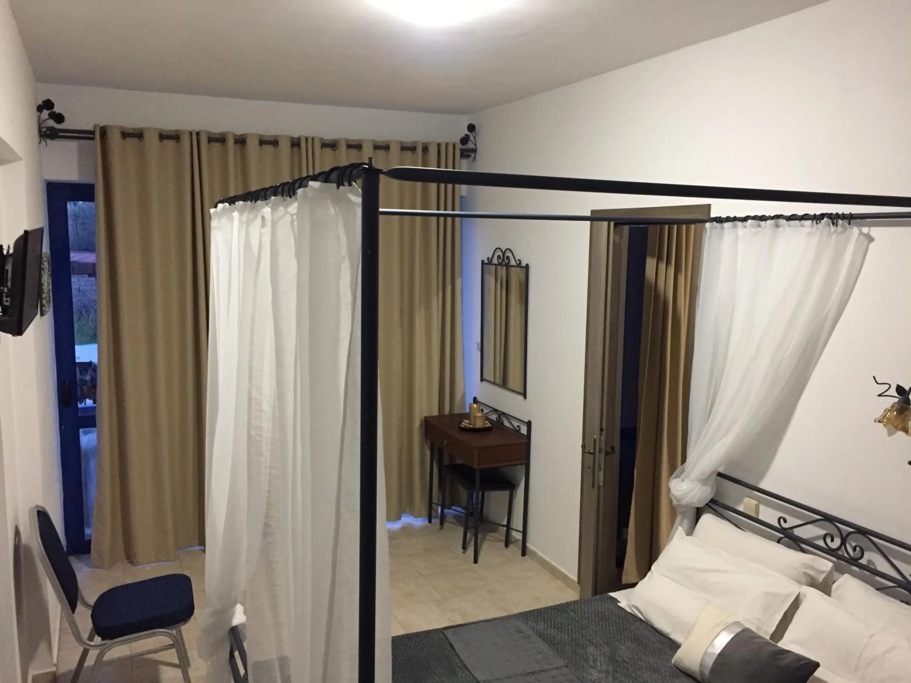 Anastasia Studios, Apartments & Suites