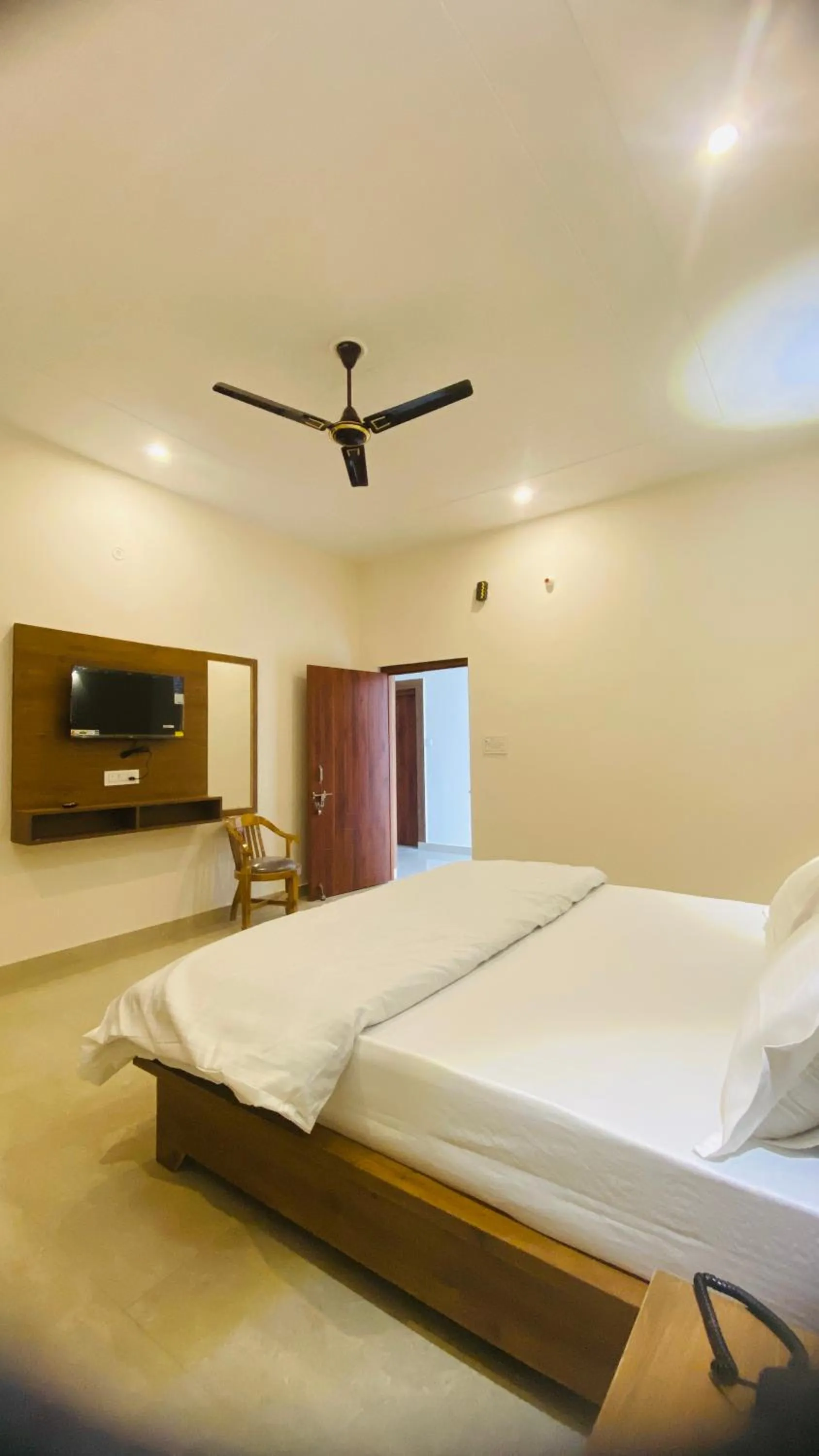 TV and multimedia, Bed in Kasturi Resorts Kanatal