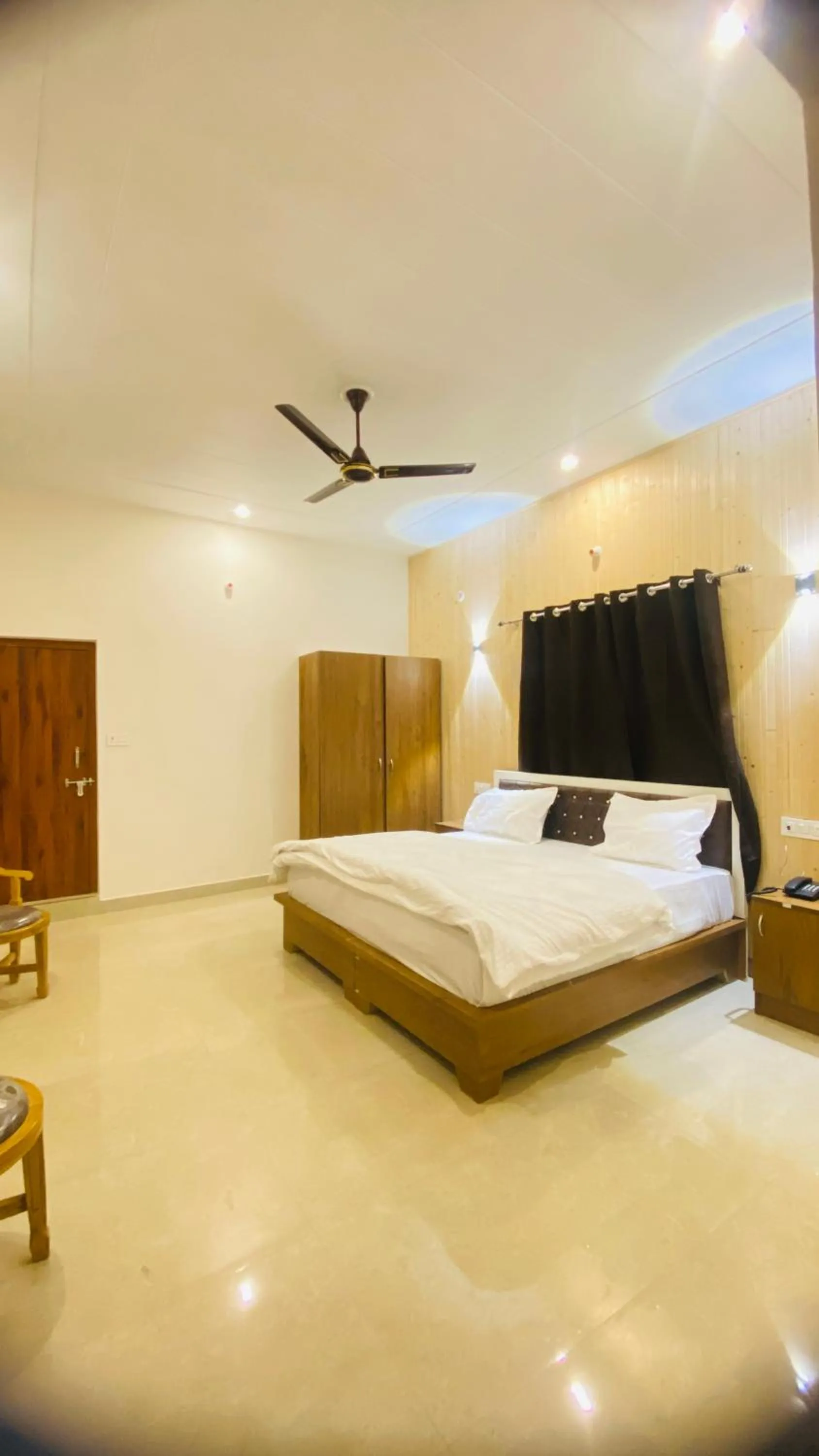 Bed in Kasturi Resorts Kanatal