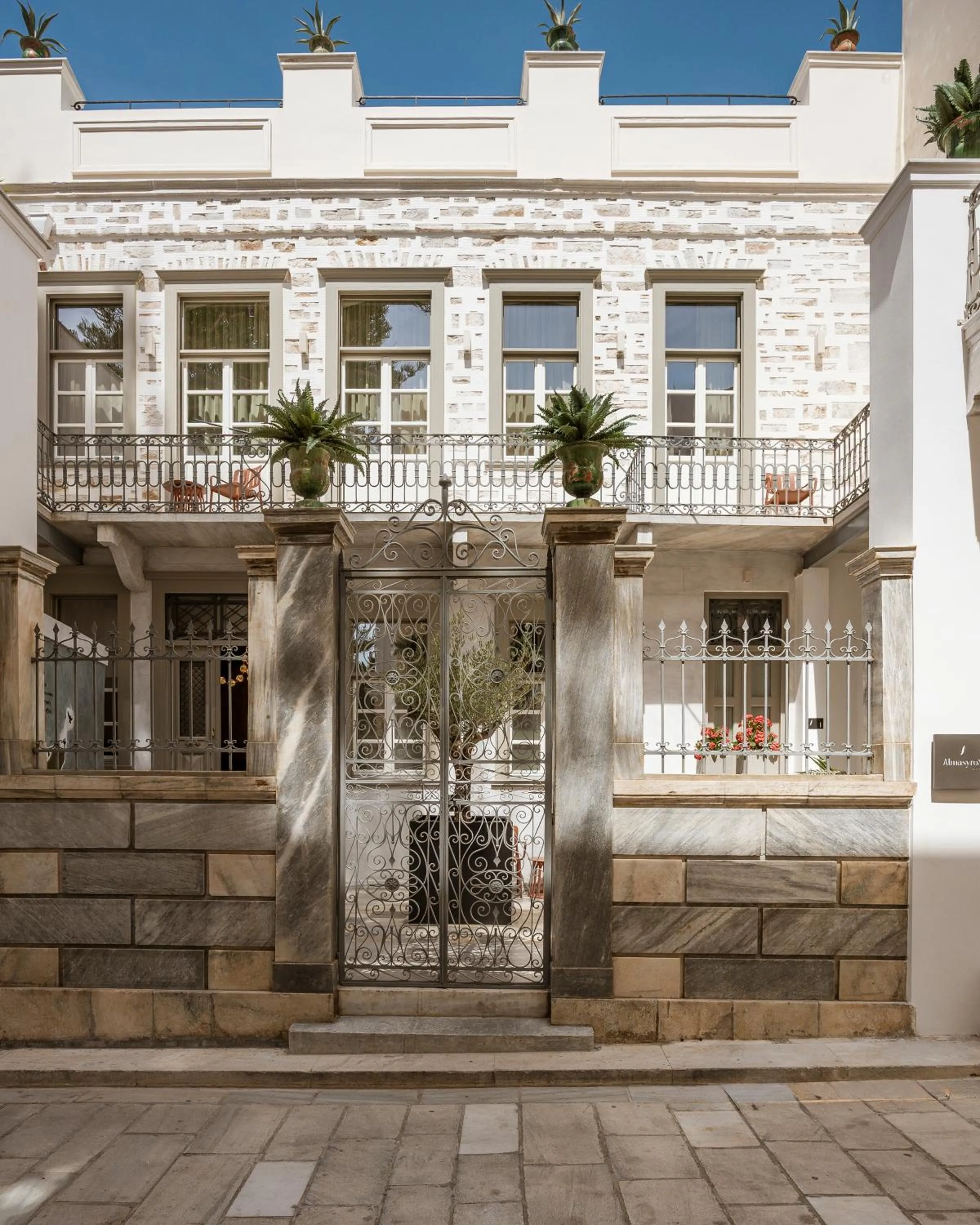 Property building in Alma Syros