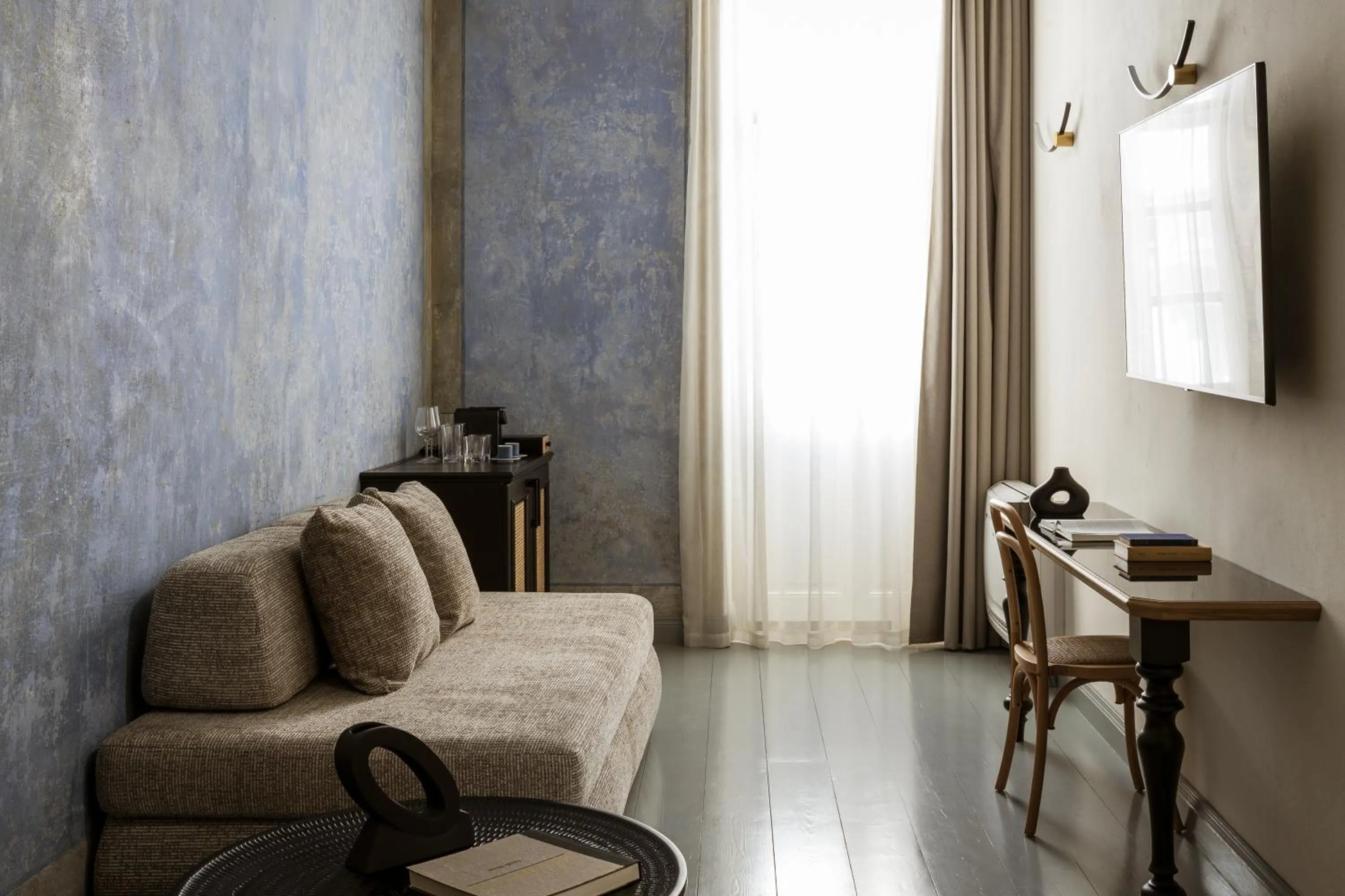 TV and multimedia in Alma Syros