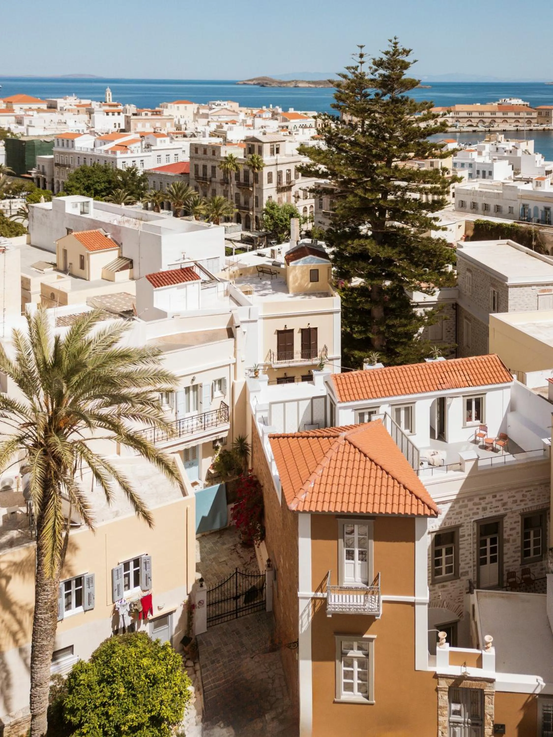 Property building in Alma Syros