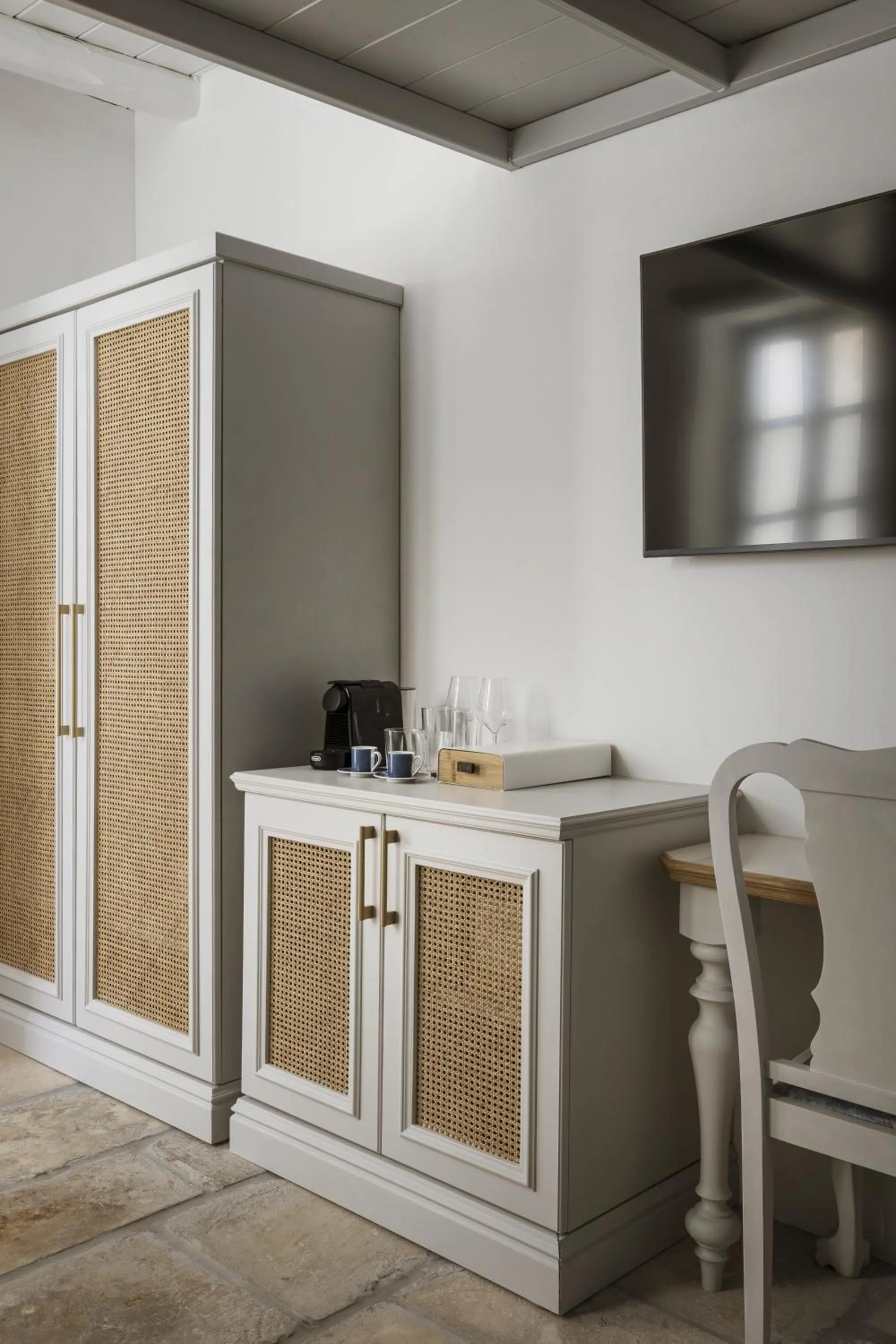 minibar in Alma Syros