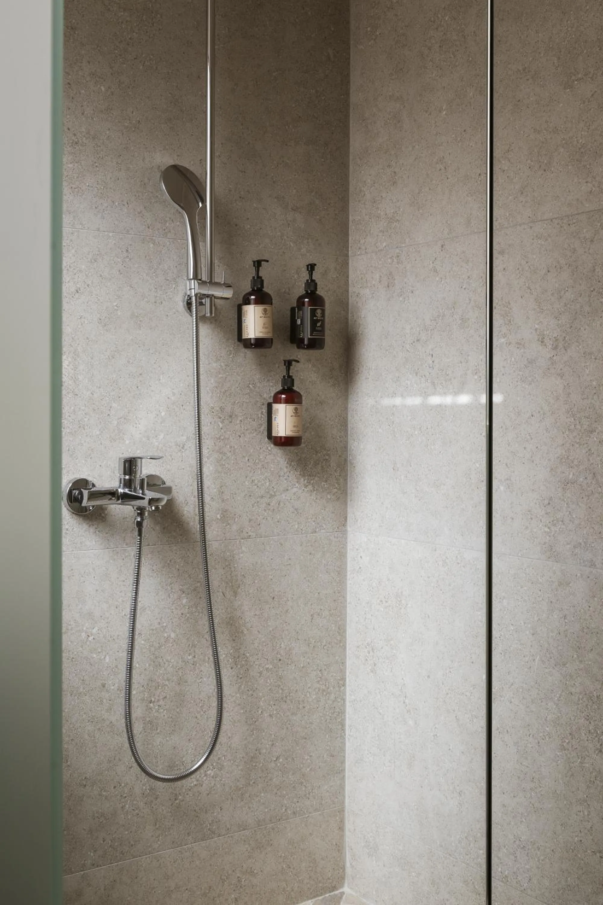 Shower in Alma Syros