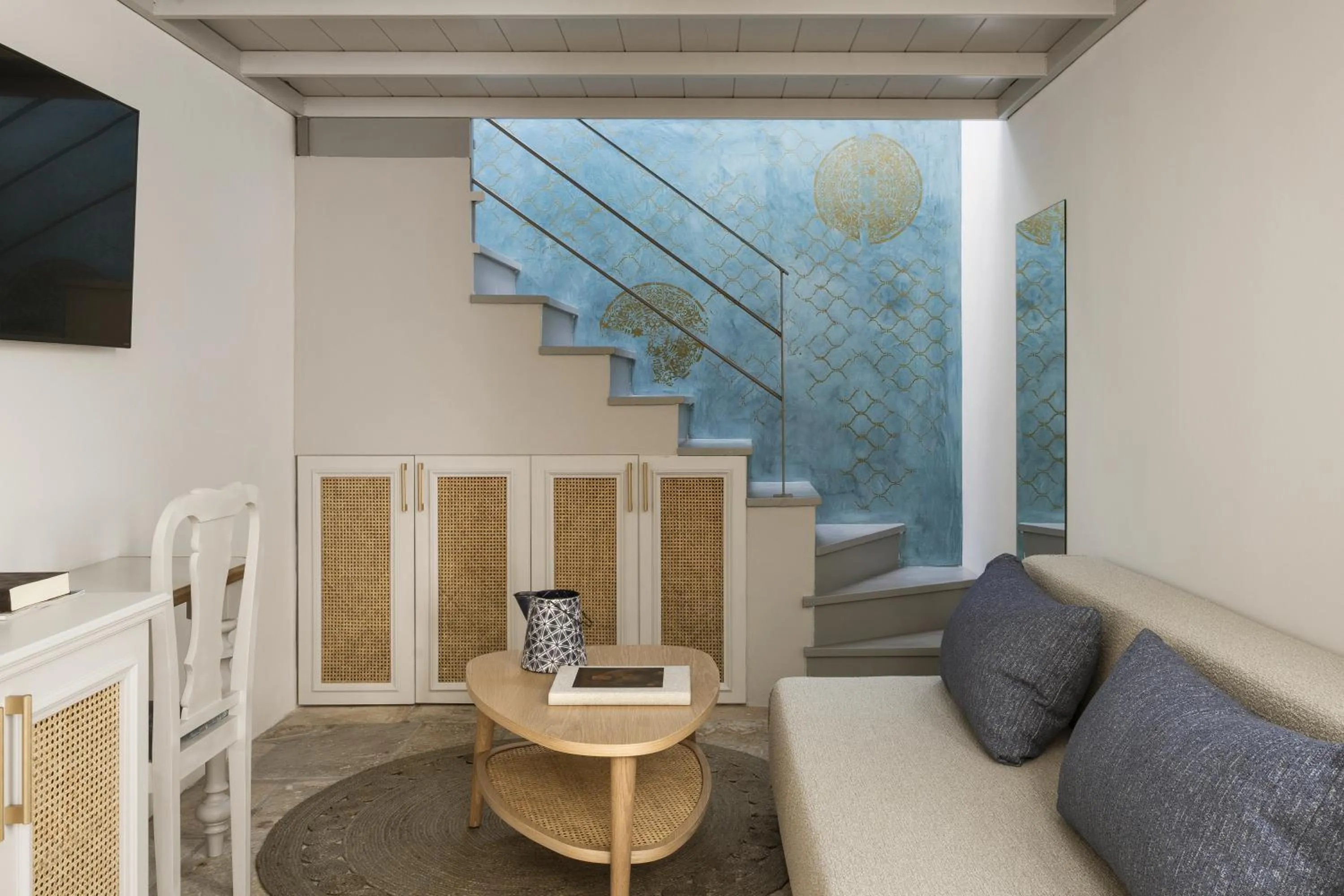 Facade/entrance in Alma Syros