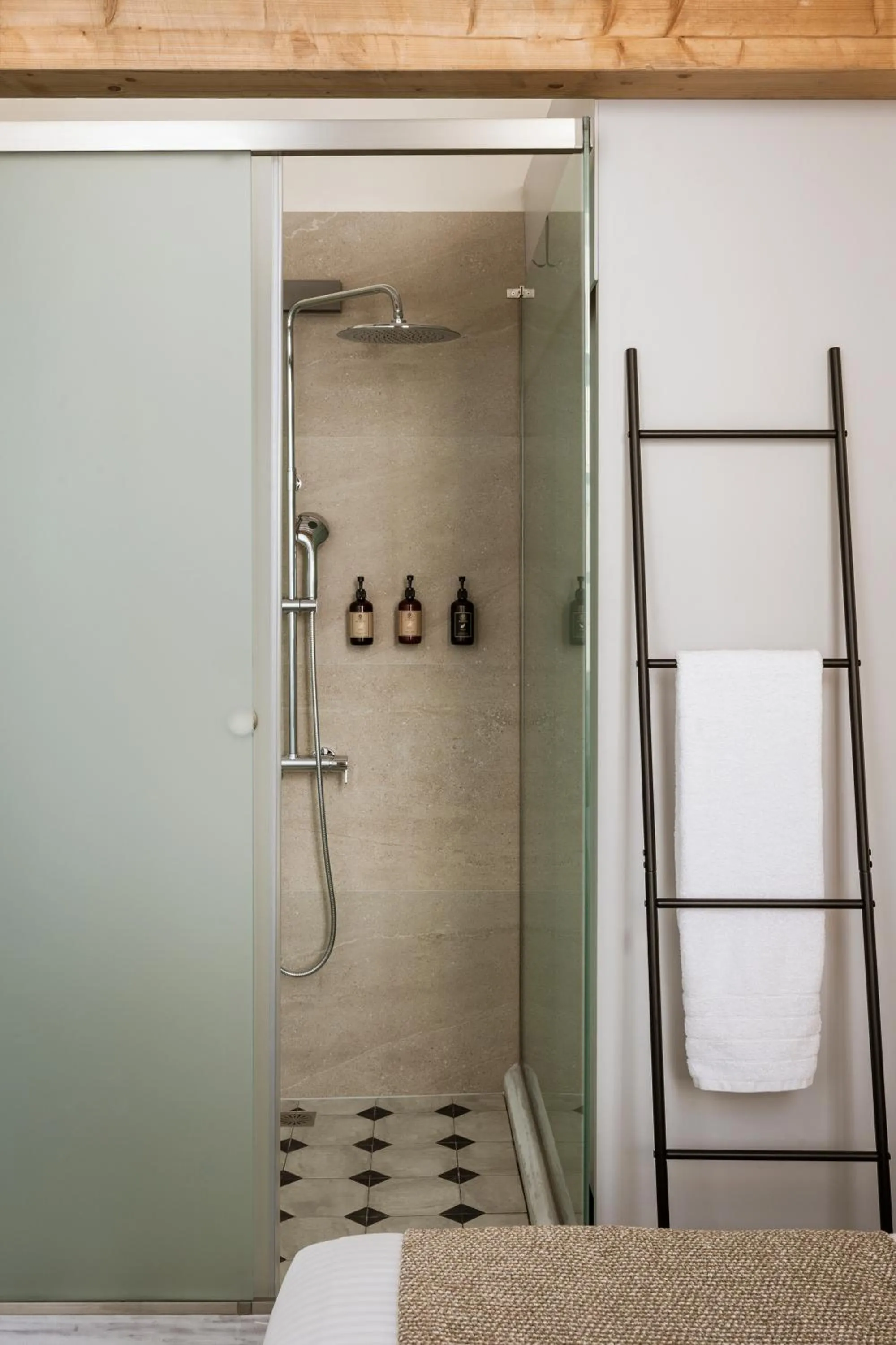 Shower in Alma Syros