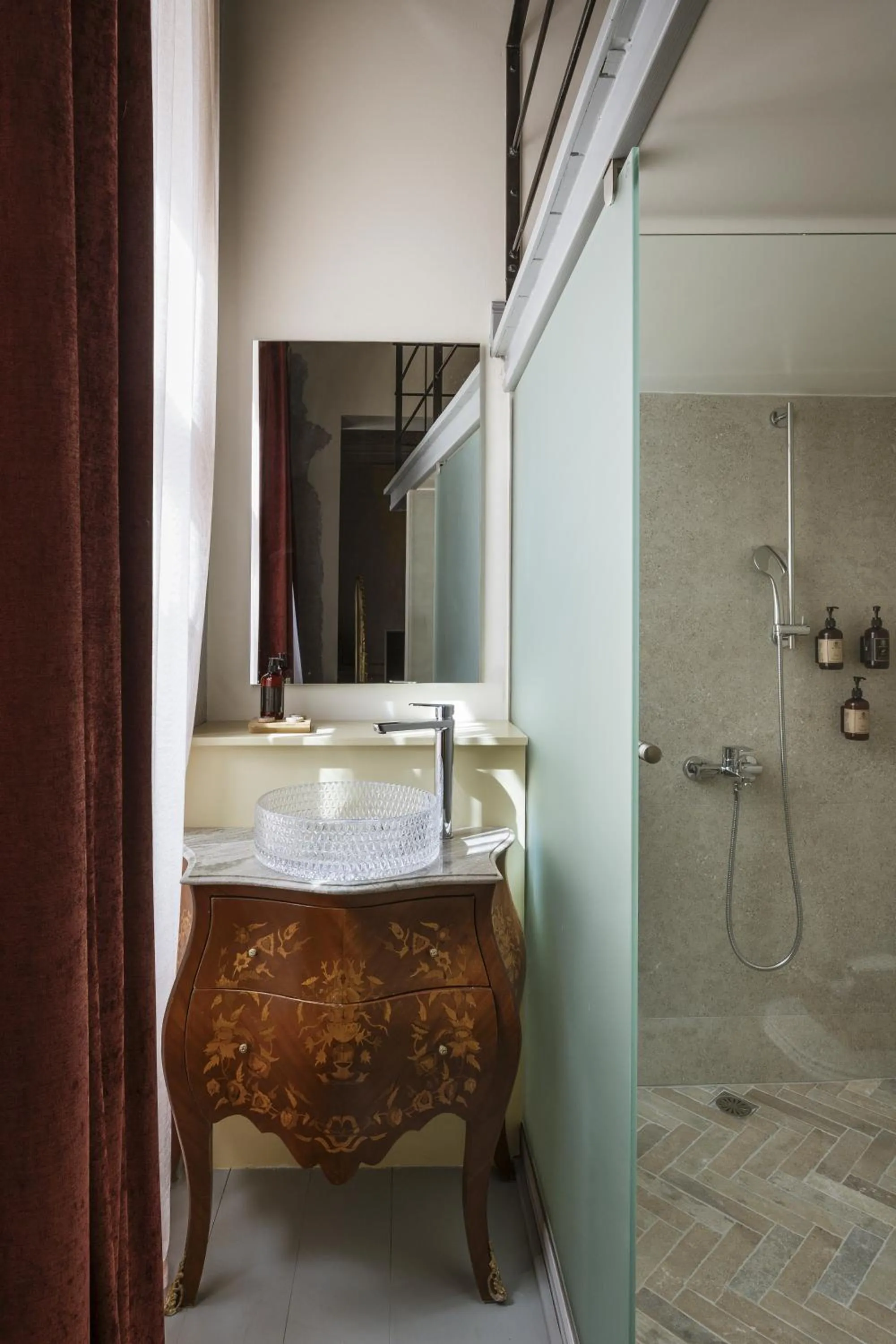 Shower in Alma Syros