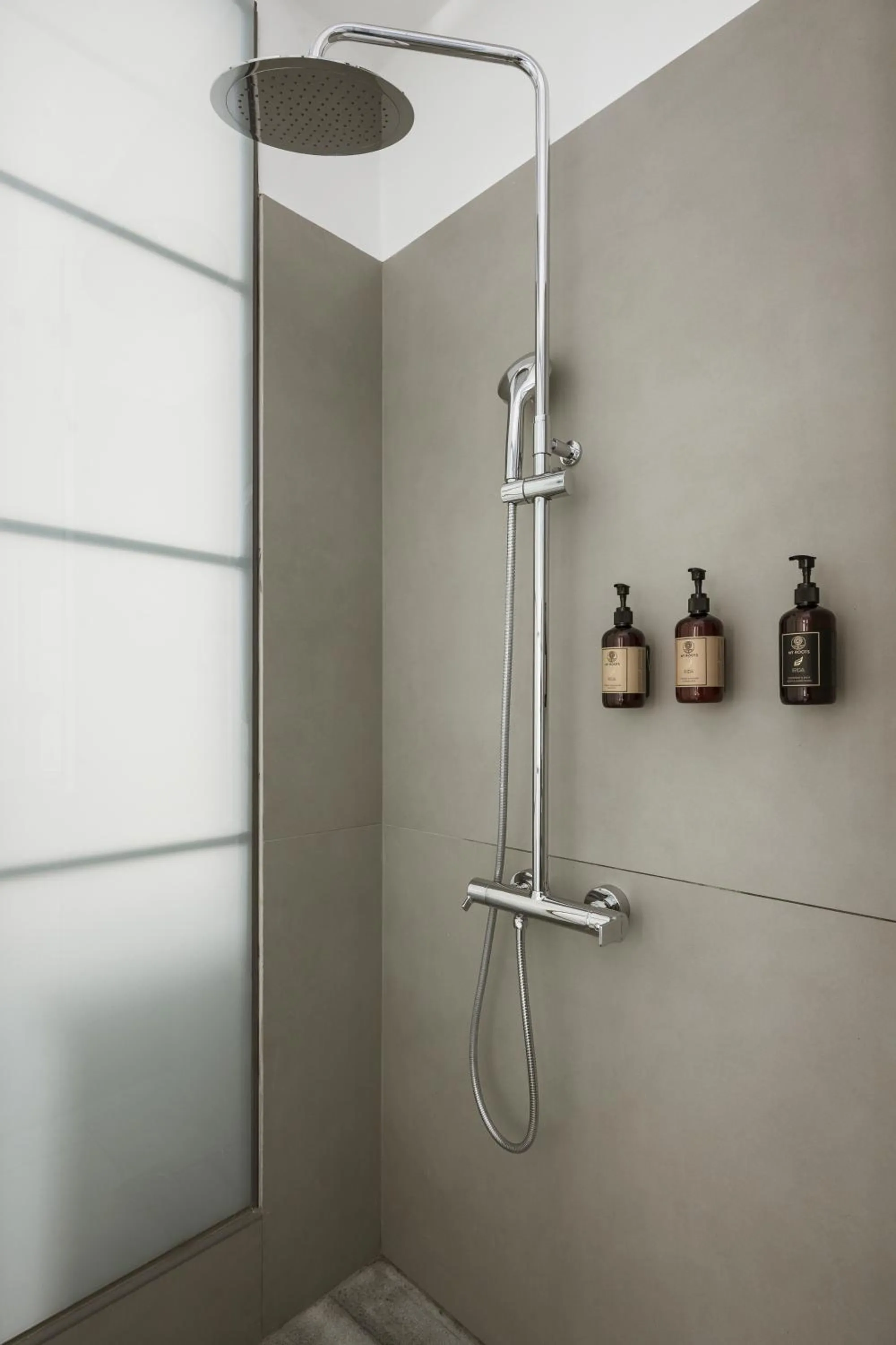 Shower in Alma Syros