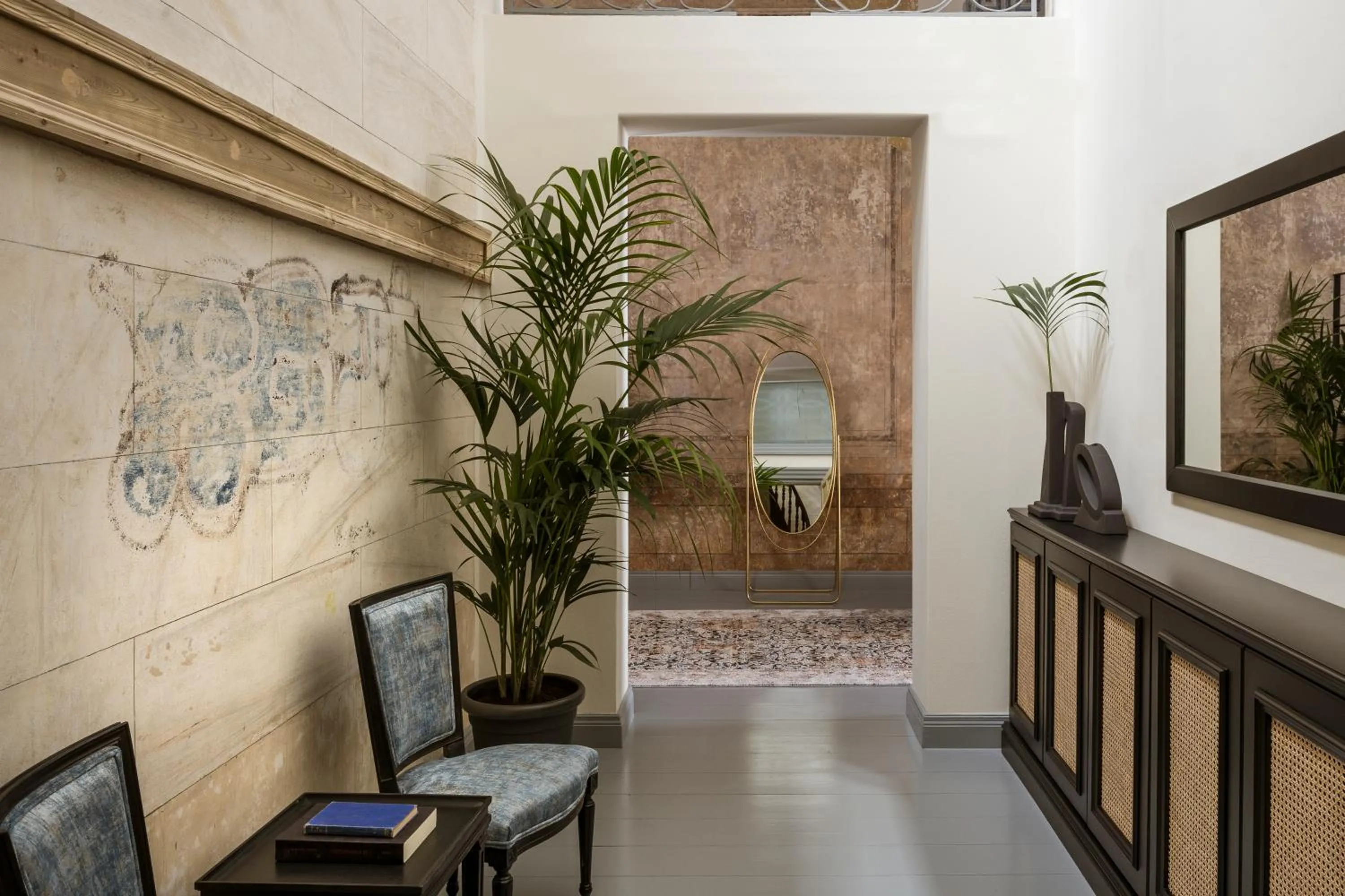 Facade/entrance in Alma Syros