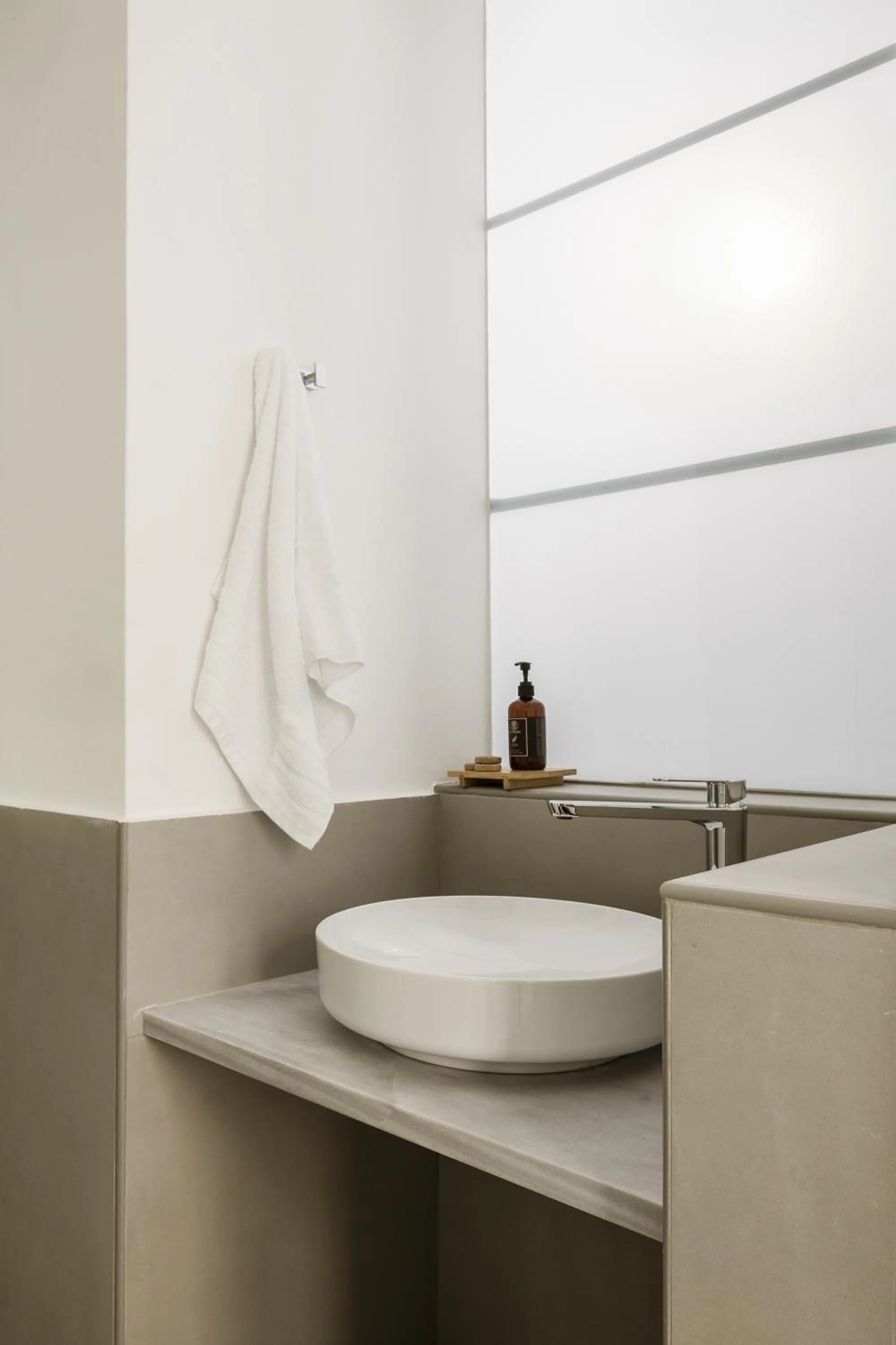 Bathroom in Alma Syros