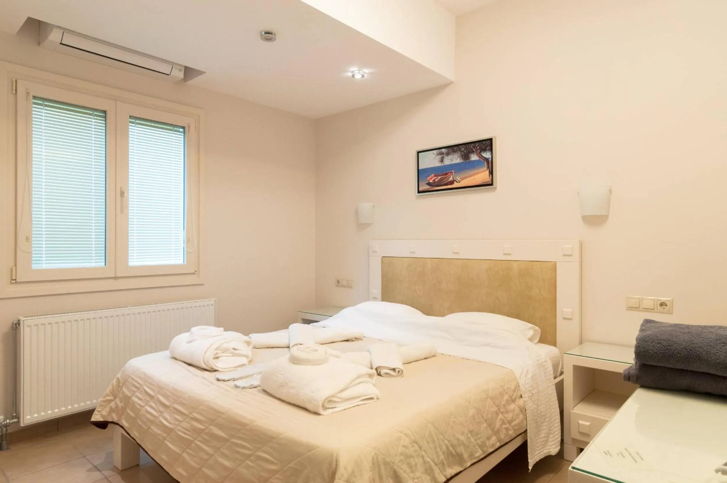 Bed in Villa Adriana Hotel