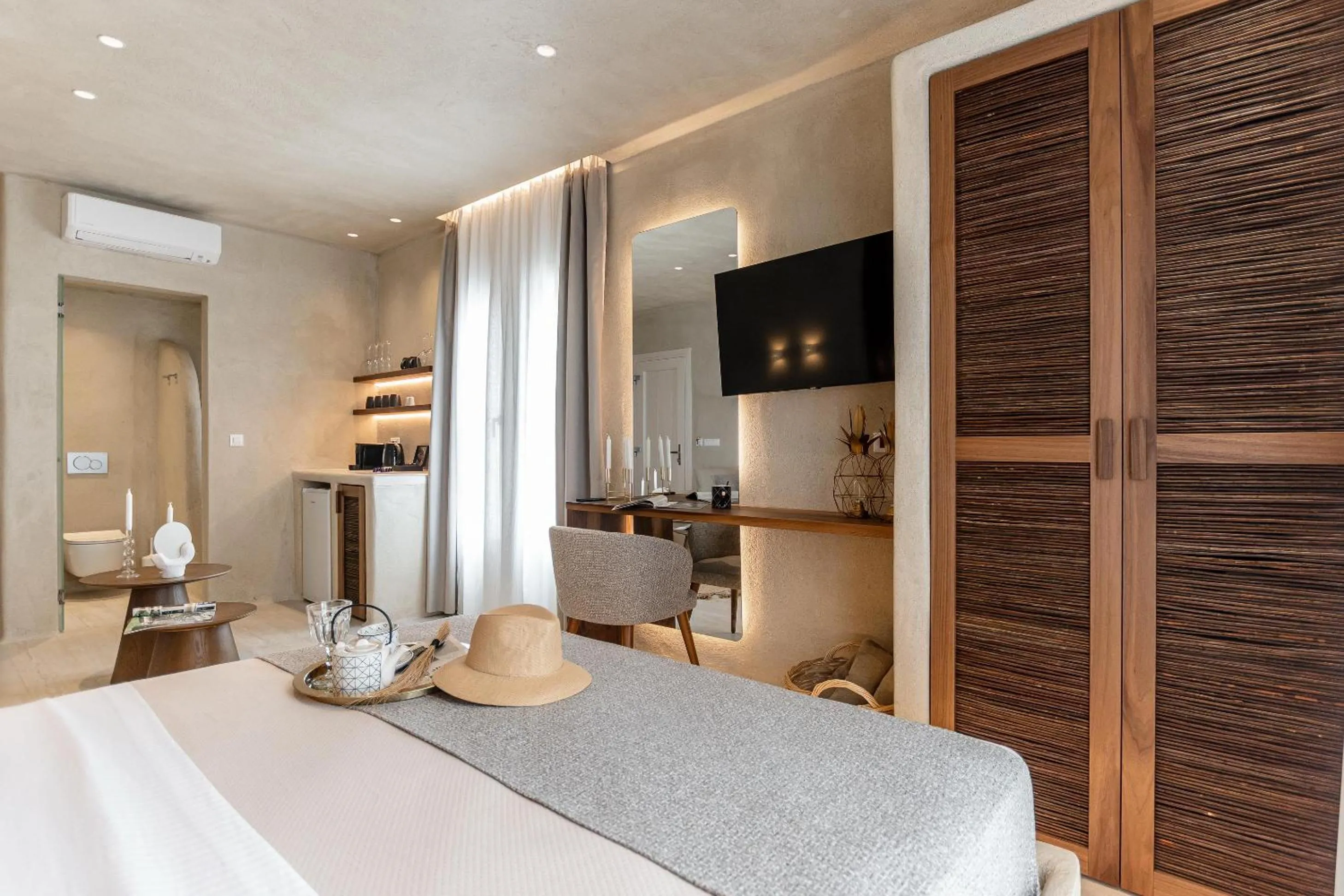 Bed in Villa Adriana Hotel