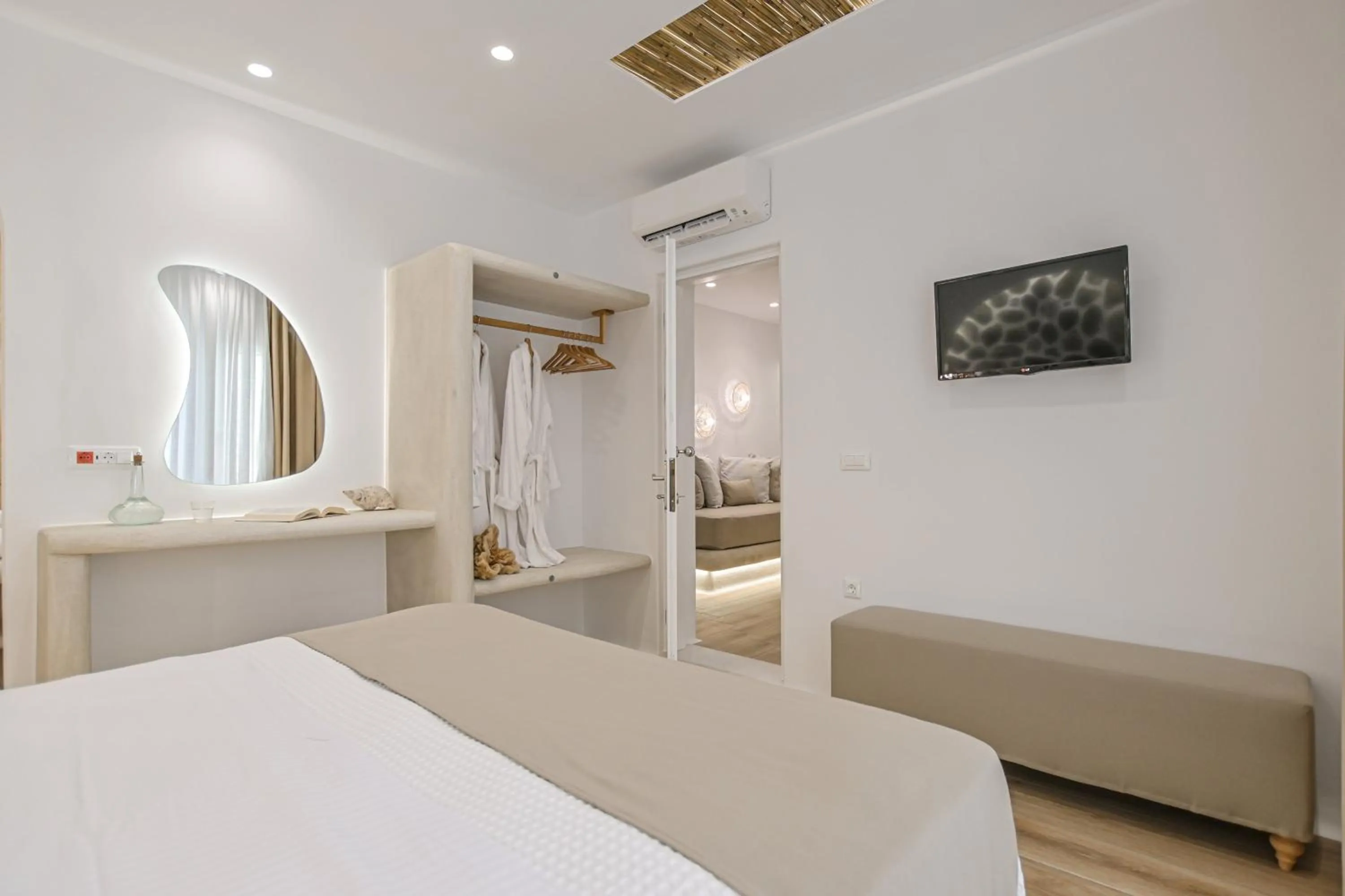 Bedroom, Bed in Villa Adriana Hotel